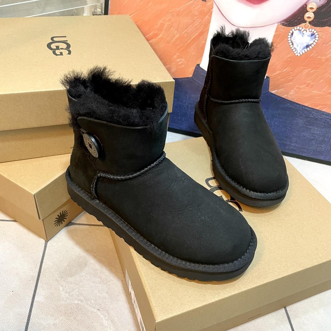 Ugg Boots - DopestKickz