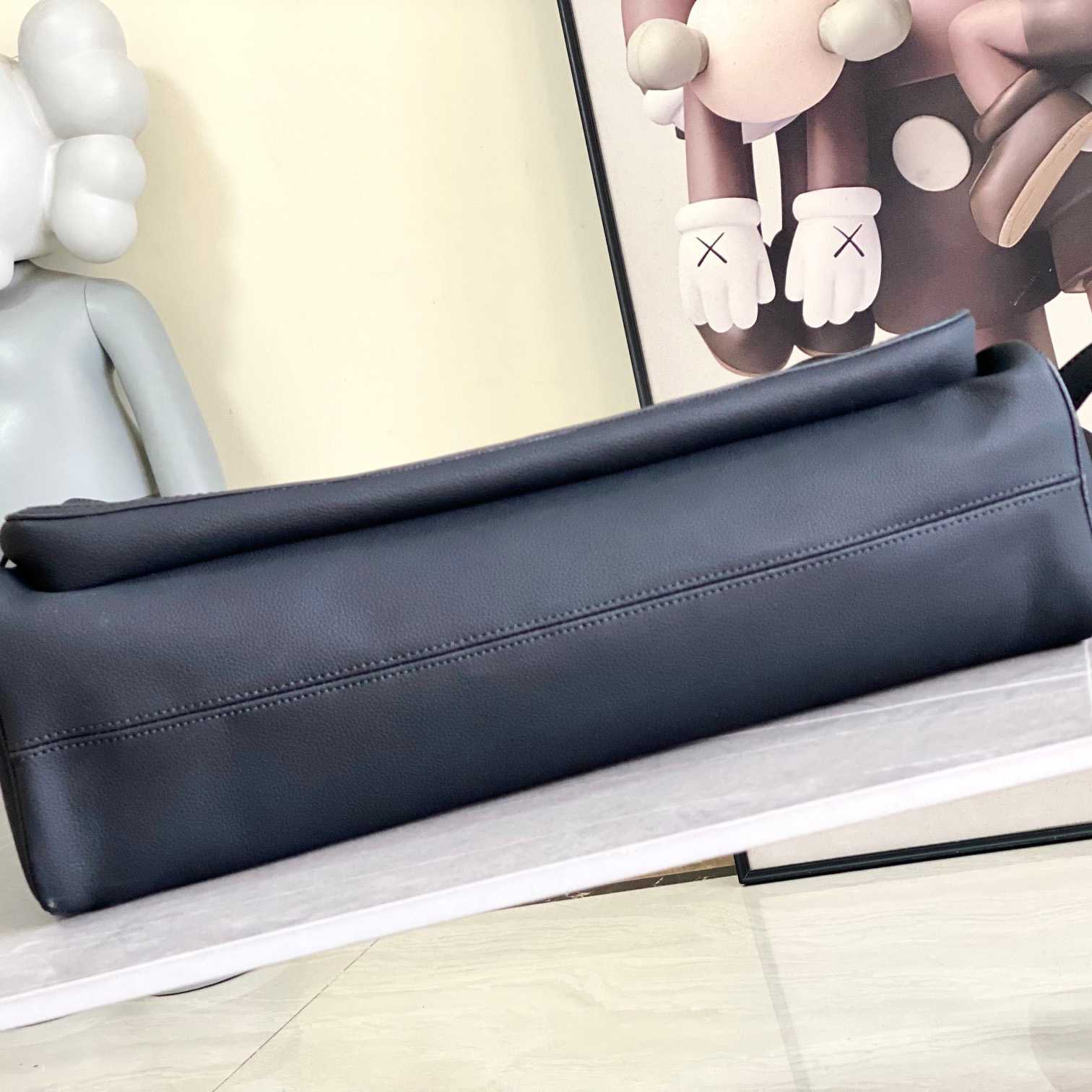 Louis Vuitton Weekender Bag   M26075 - DopestKickz