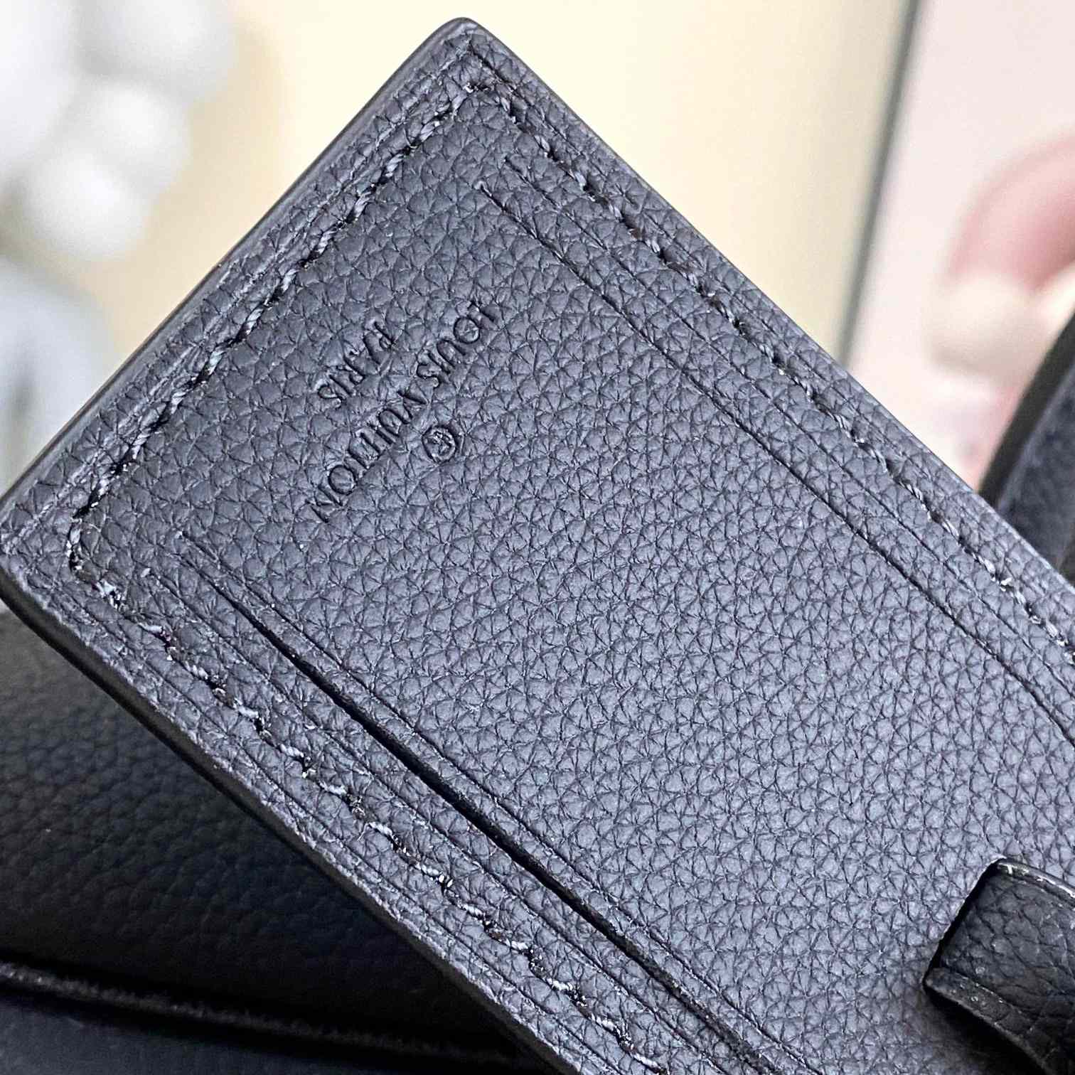 Louis Vuitton Weekender Bag   M26075 - DopestKickz