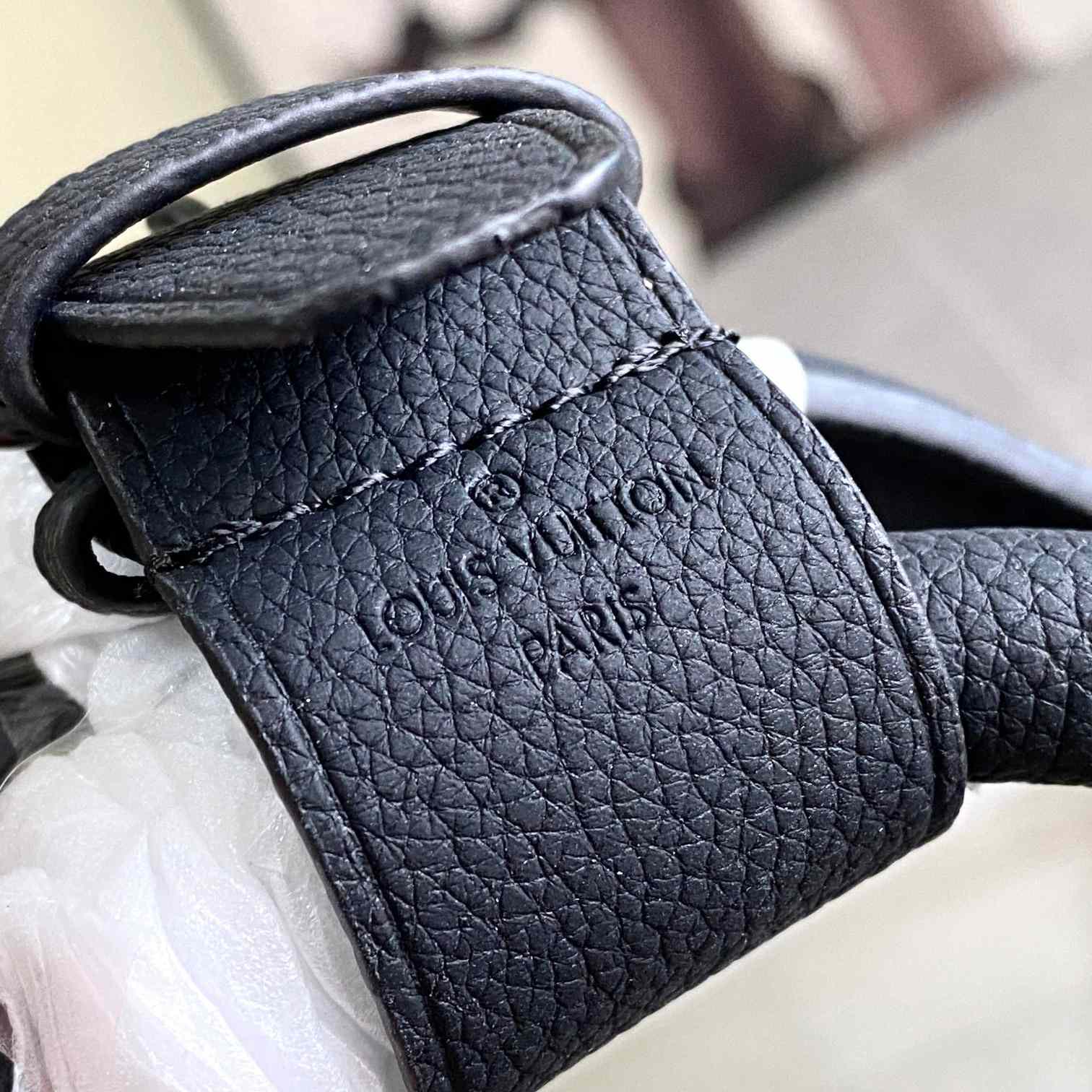 Louis Vuitton Weekender Bag   M26075 - DopestKickz