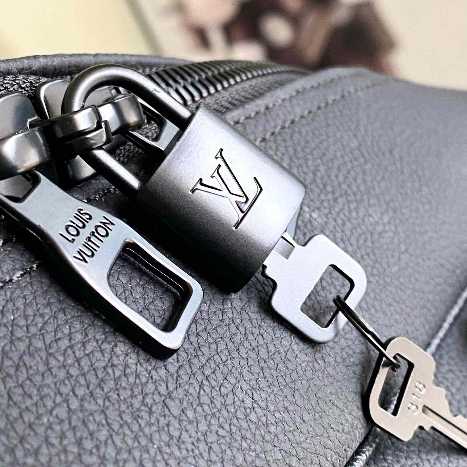 Louis Vuitton Weekender Bag   M26075 - DopestKickz