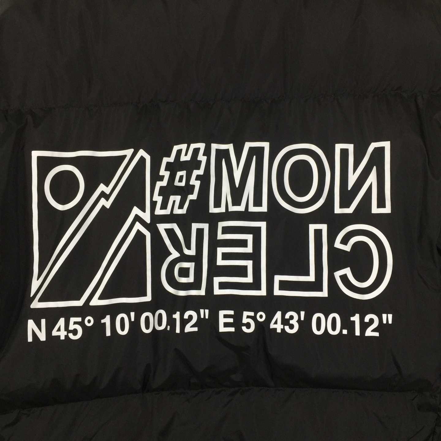 Moncler Verdons Short Down Jacket - DopestKickz