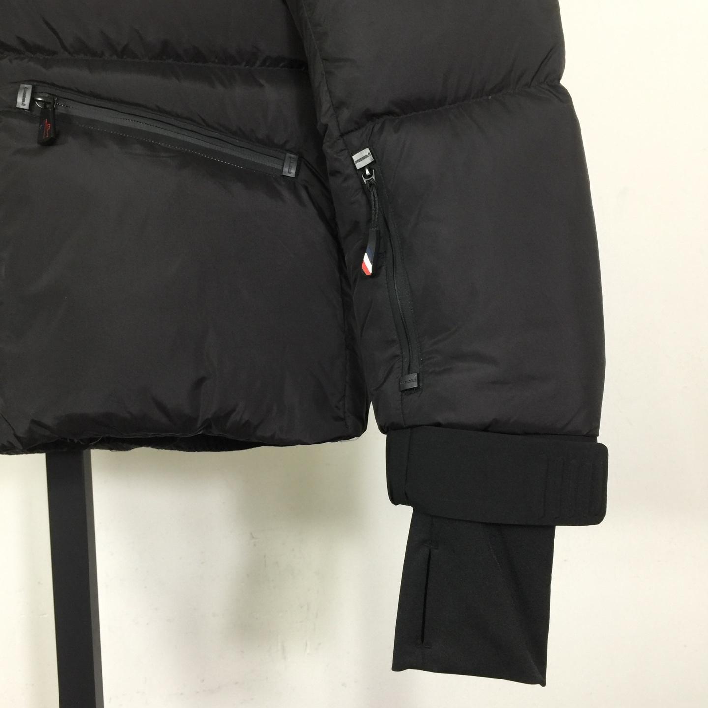 Moncler Verdons Short Down Jacket - DopestKickz