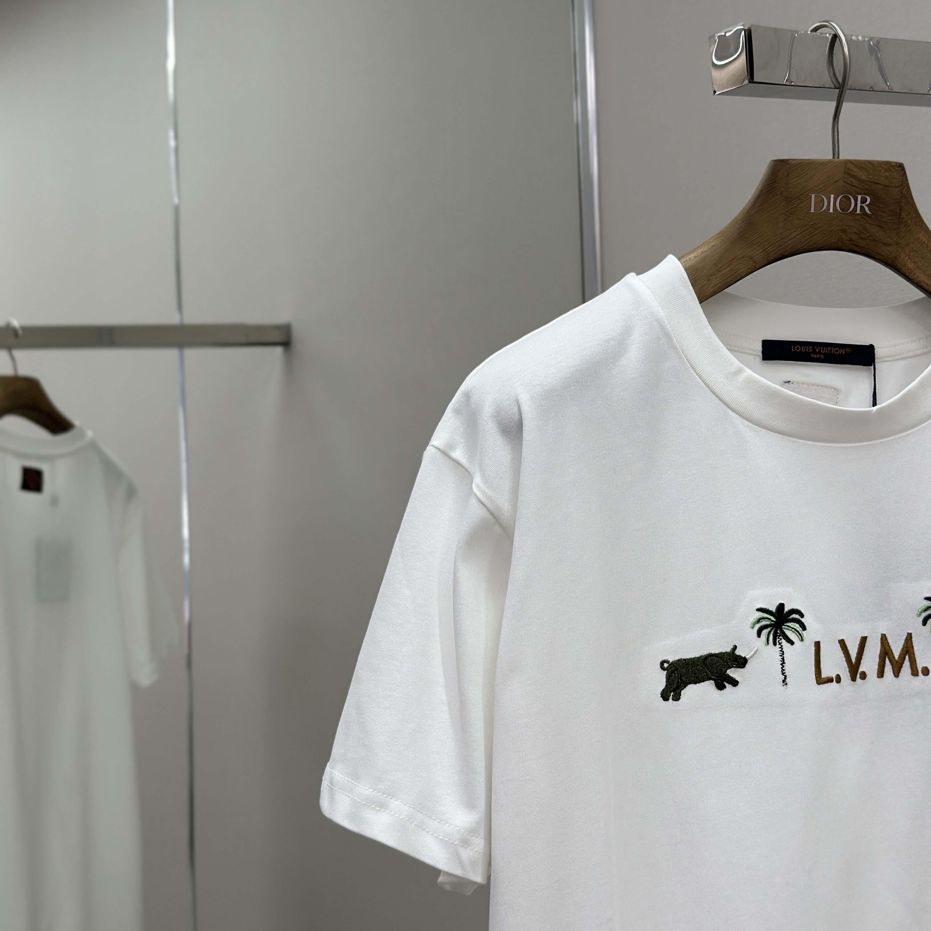 Louis Vuitton LV x The Darjeeling Limited Embroidered Short-Sleeved crewneck   1AJVQK - DopestKickz