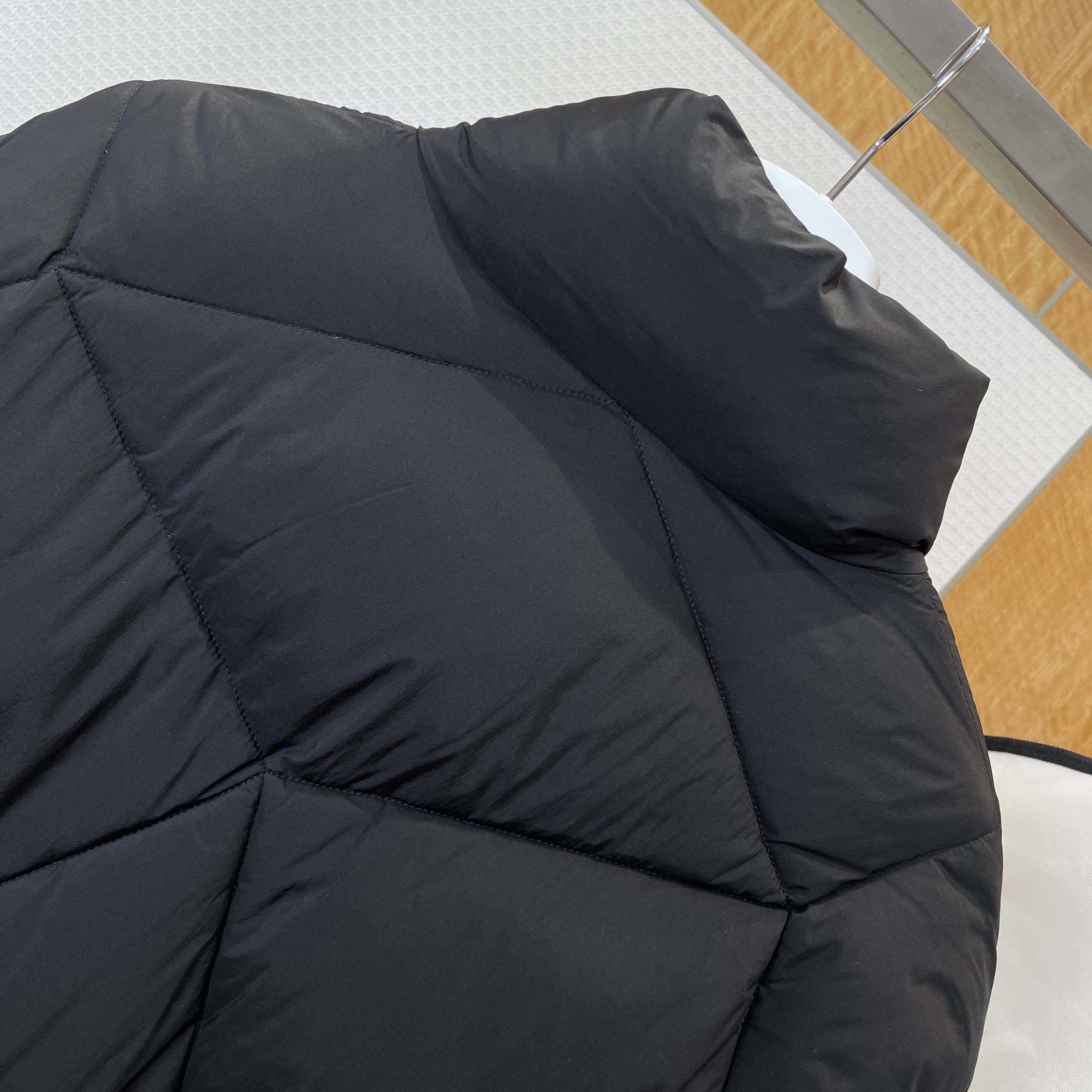 Moncler Vardar Short Down Jacket - DopestKickz