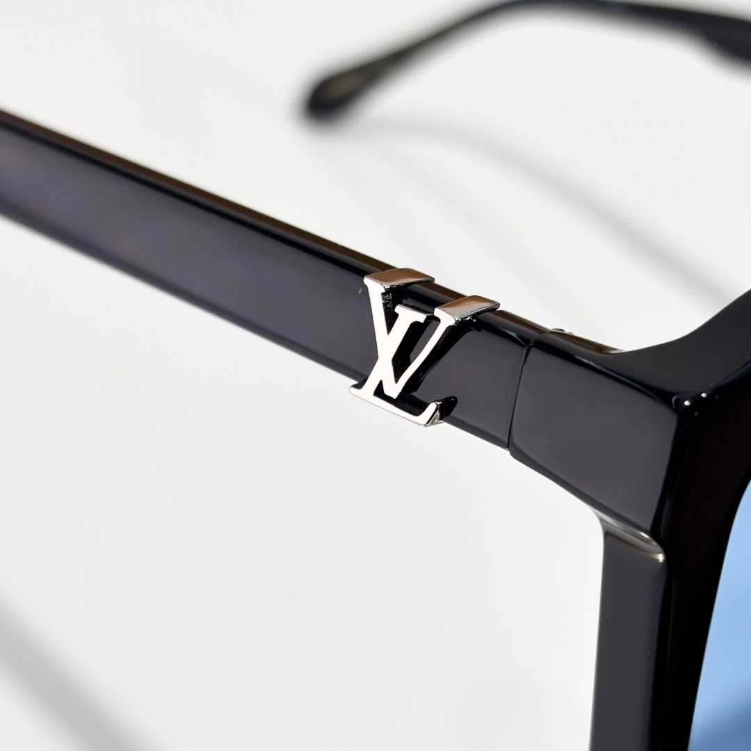 Louis Vuitton LV Hit Large Square Sunglasses   Z3059U - DopestKickz