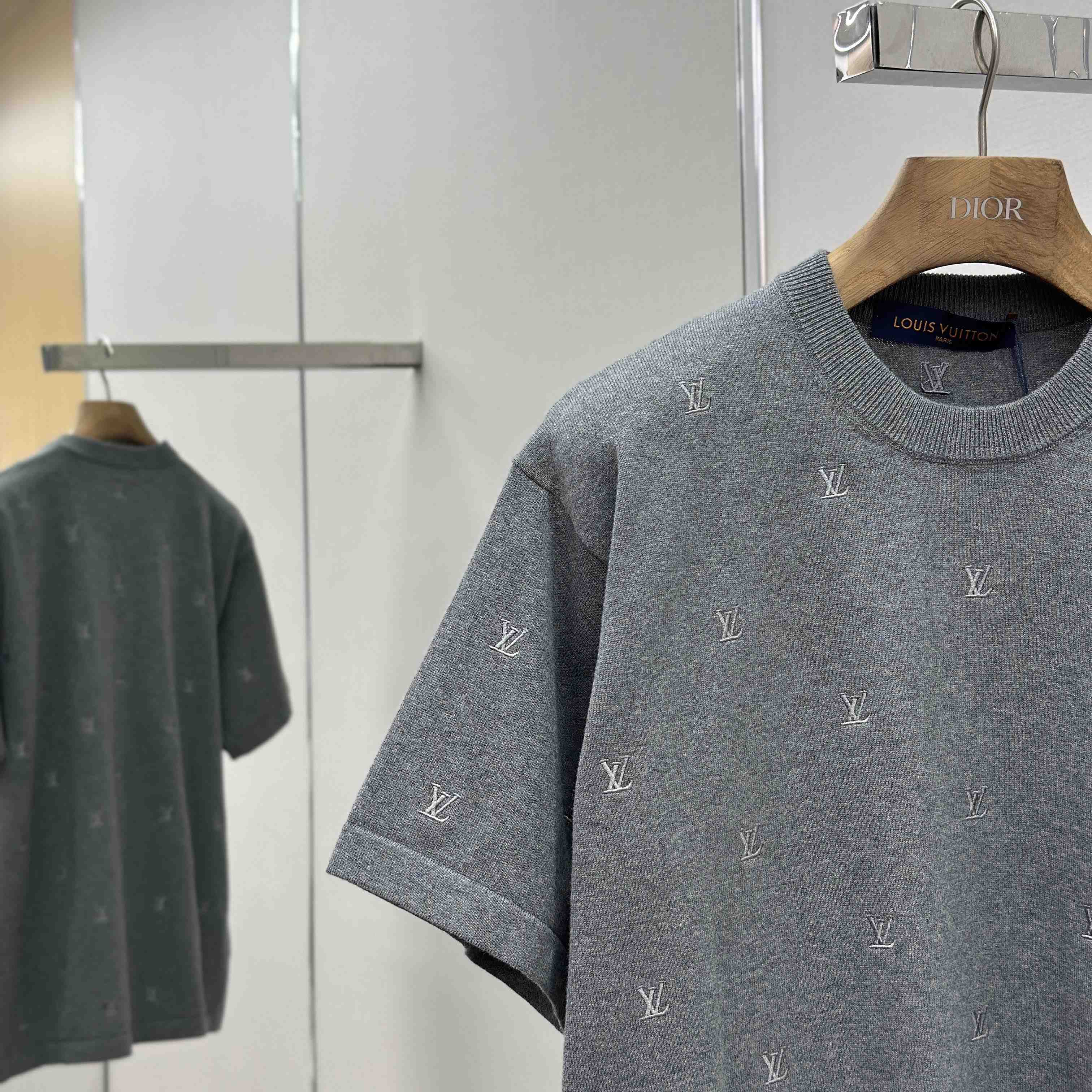 Louis Vuitton LV Blason Embroidered Short-Sleeved Crewneck - DopestKickz