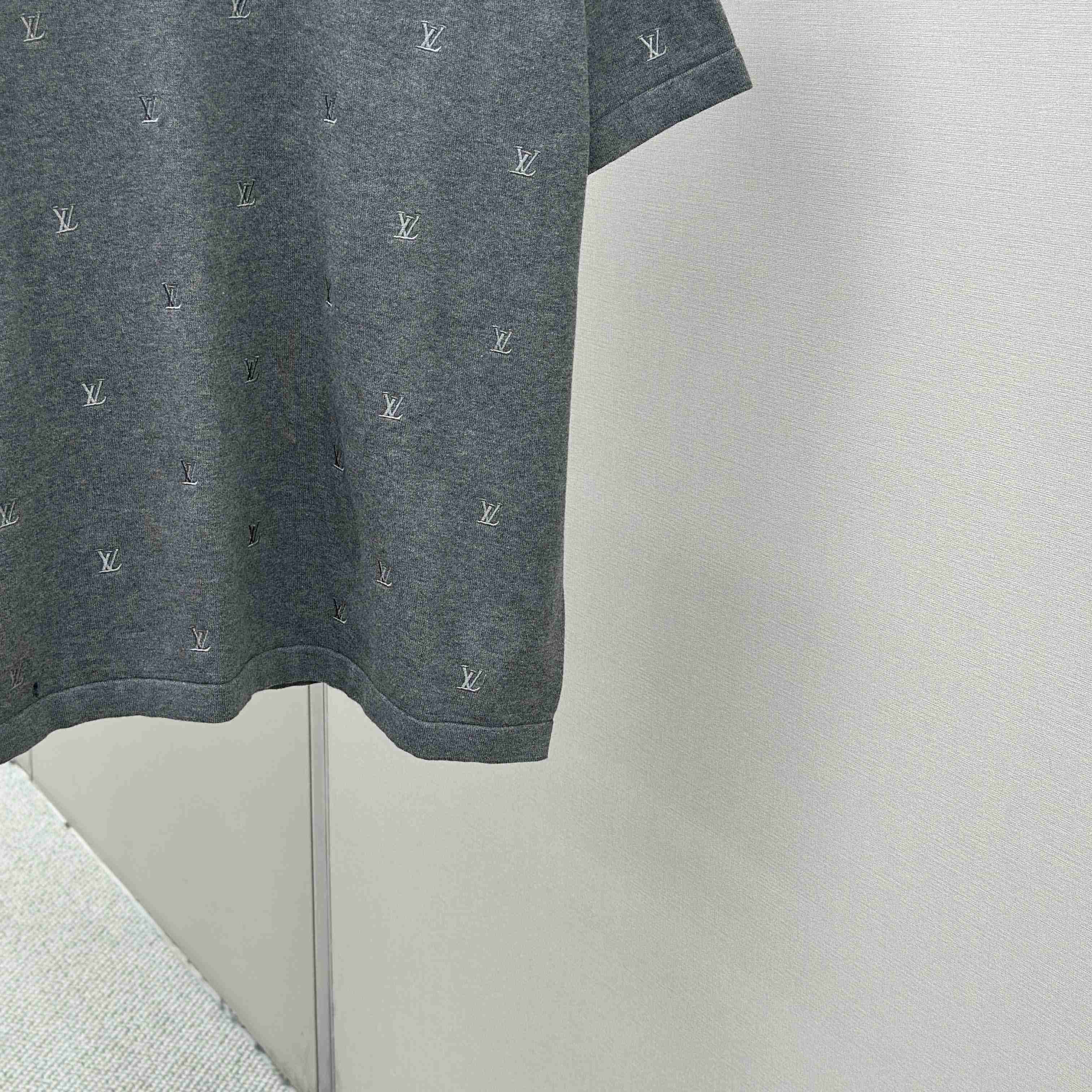 Louis Vuitton LV Blason Embroidered Short-Sleeved Crewneck - DopestKickz