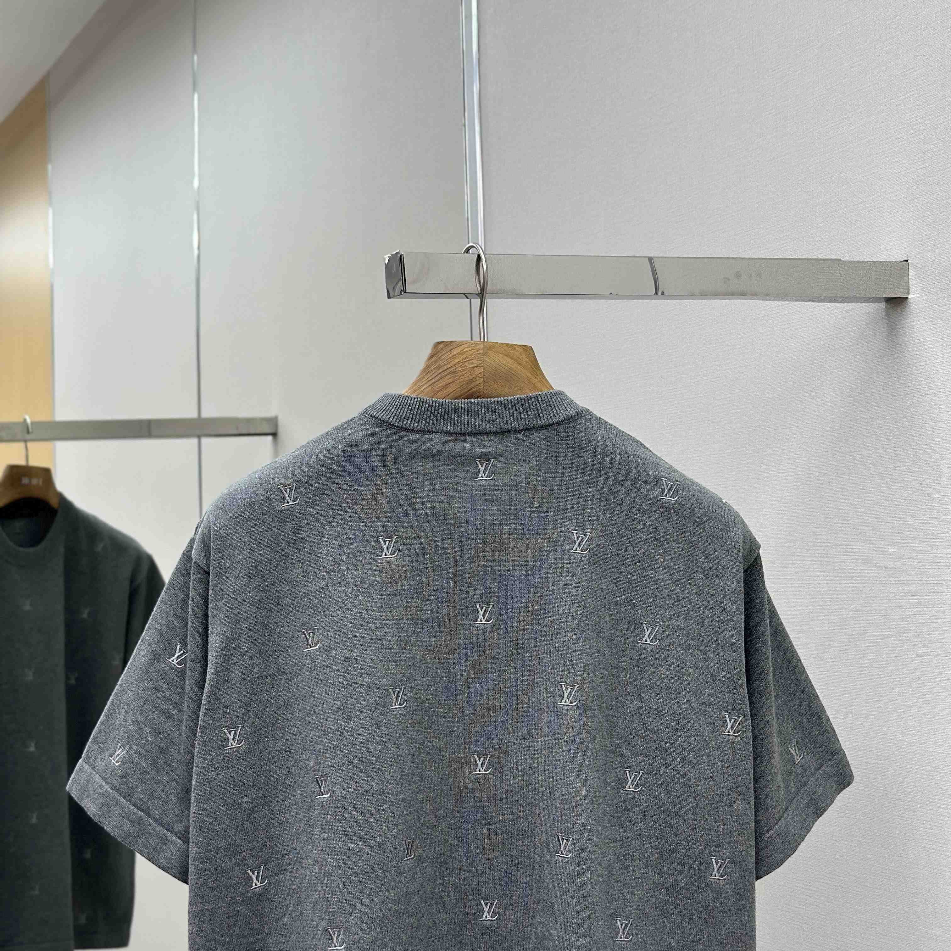 Louis Vuitton LV Blason Embroidered Short-Sleeved Crewneck - DopestKickz