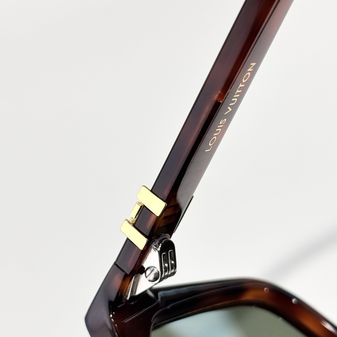 Louis Vuitton LV Hit Large Square Sunglasses   Z3059U - DopestKickz