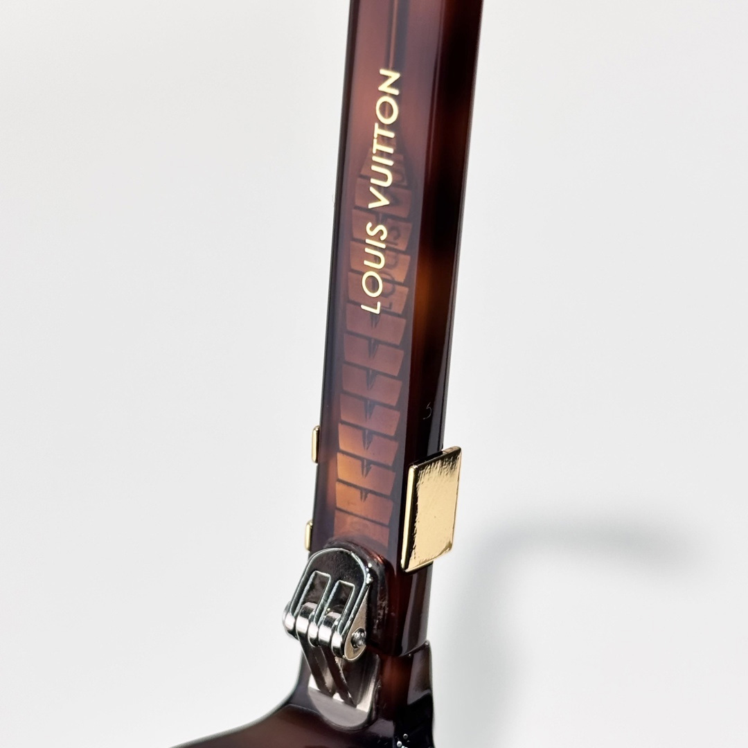 Louis Vuitton LV Hit Large Square Sunglasses   Z3059U - DopestKickz