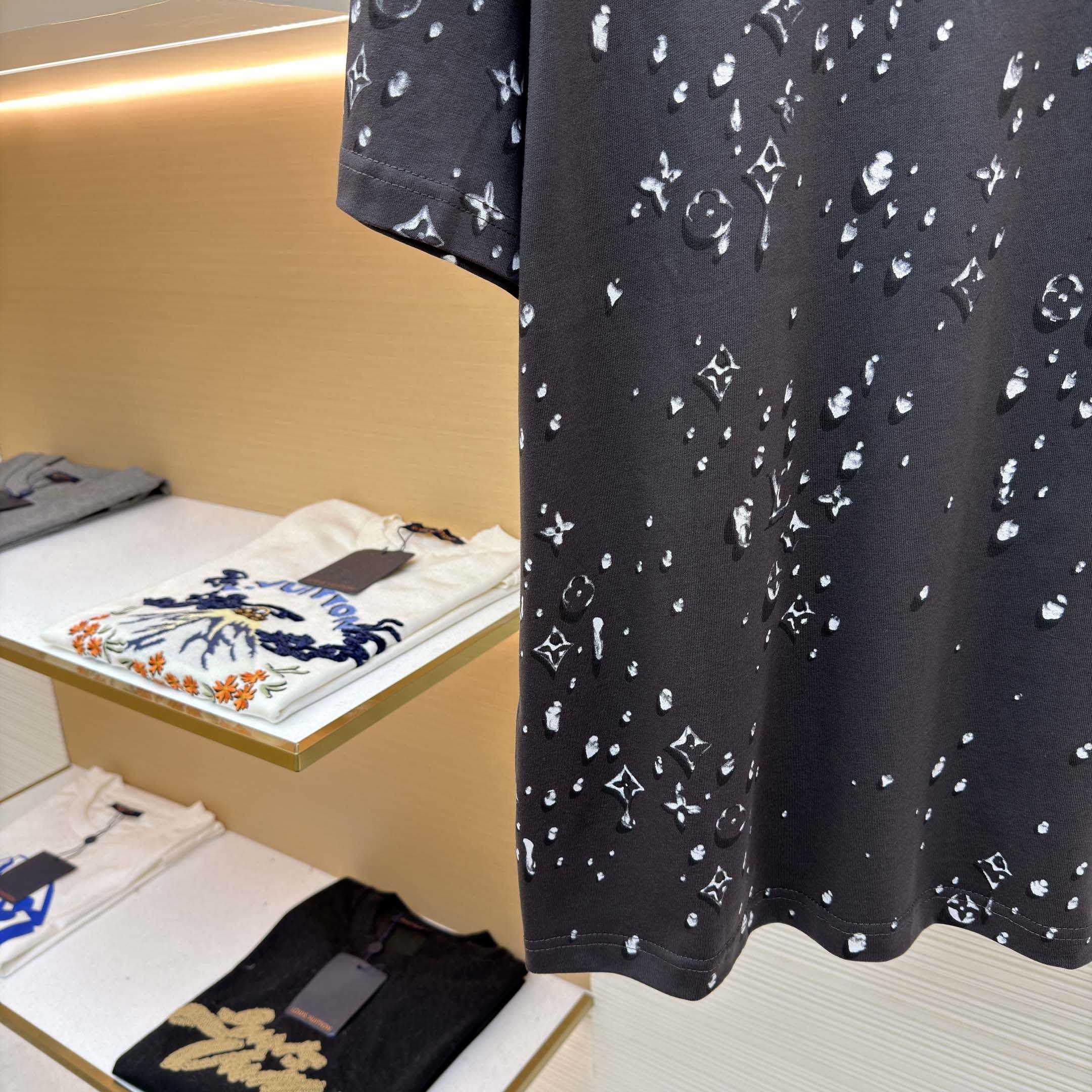 Louis Vuitton Monogram Short-Sleeved T-Shirt   1AJCBF - DopestKickz