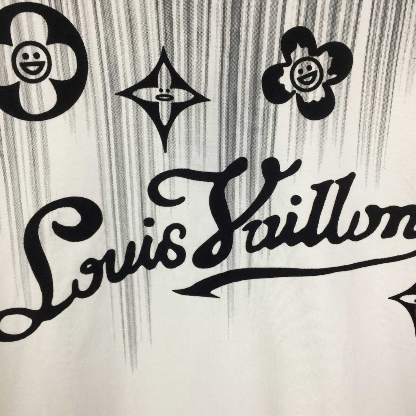 Louis Vuitton T-shirt Monogram - DopestKickz