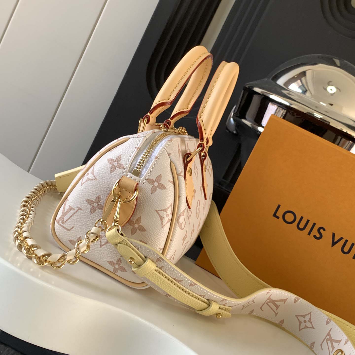 Louis Vuitton Speedy Bandoulière 20    M24474 - DopestKickz