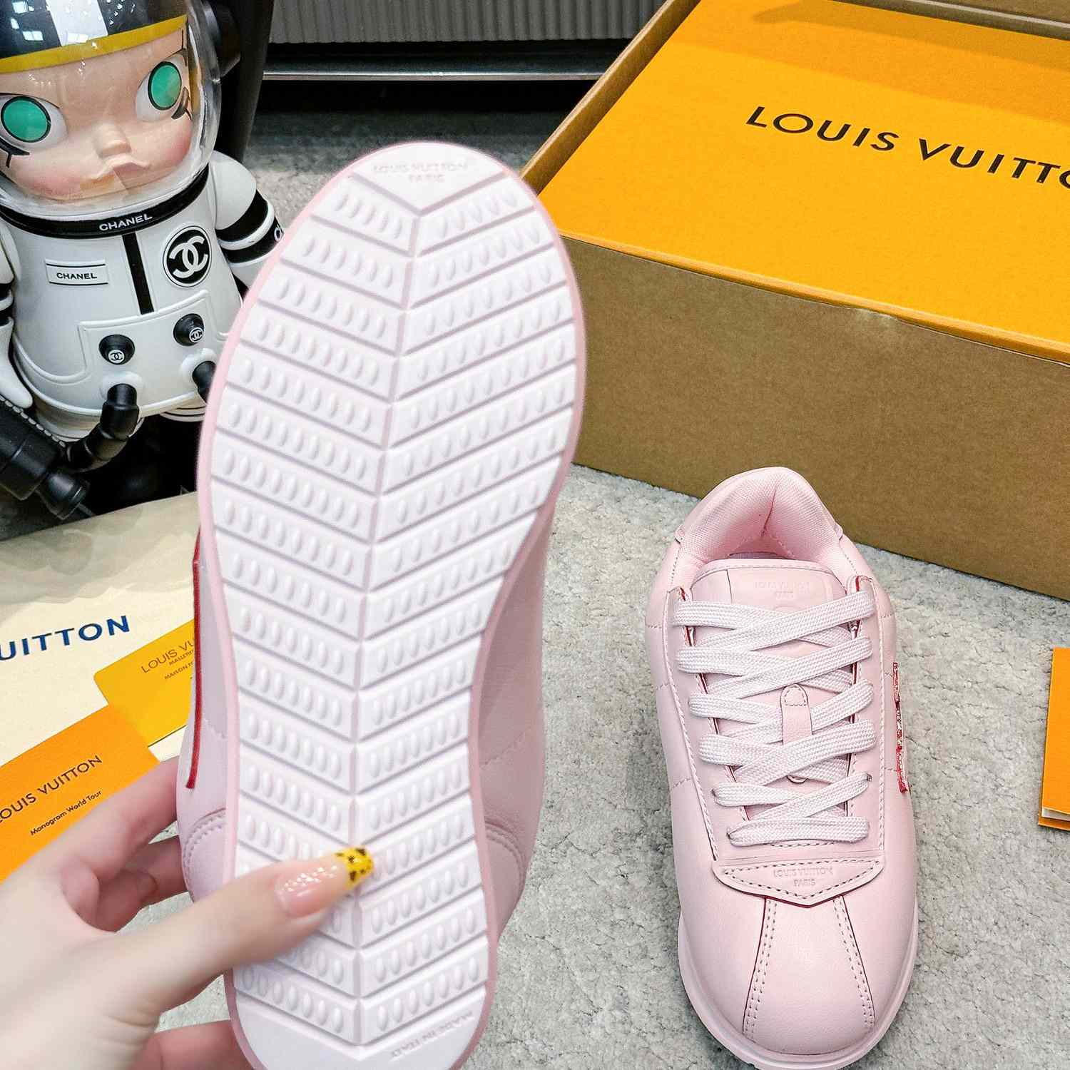 Louis Vuitton LV BUTTERSOFT Sneaker    1AIKWJ - DopestKickz