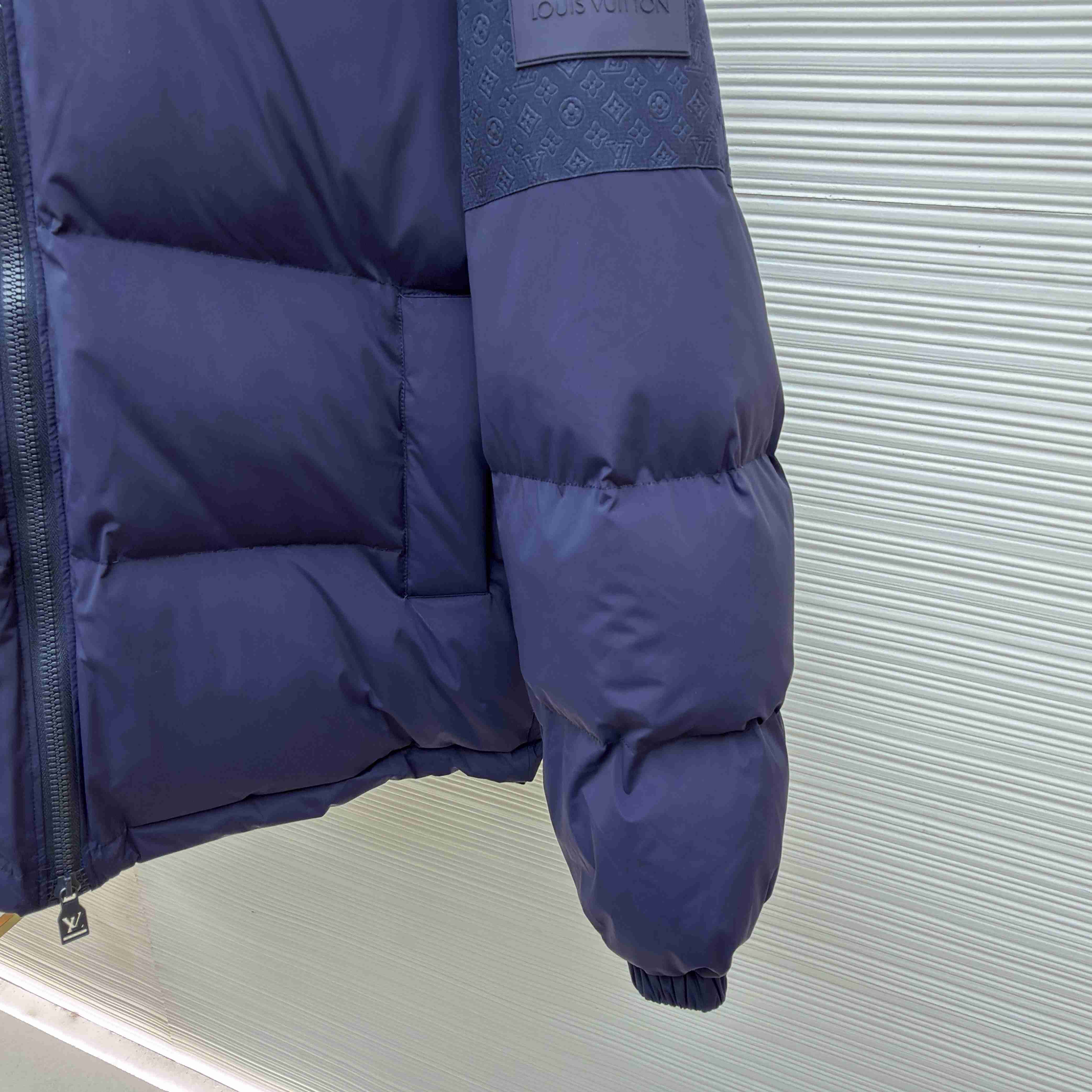Louis Vuitton Down Blouson 1AGIJR - DopestKickz