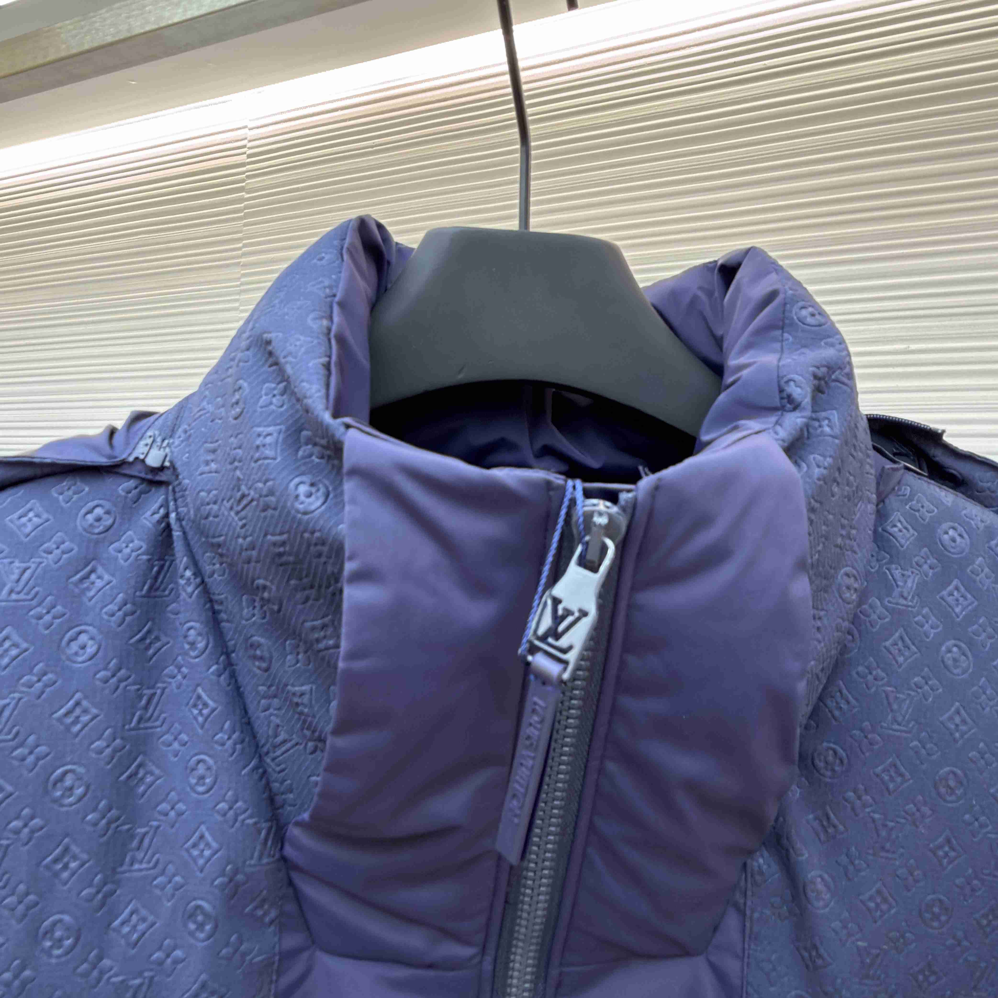 Louis Vuitton Down Blouson 1AGIJR - DopestKickz