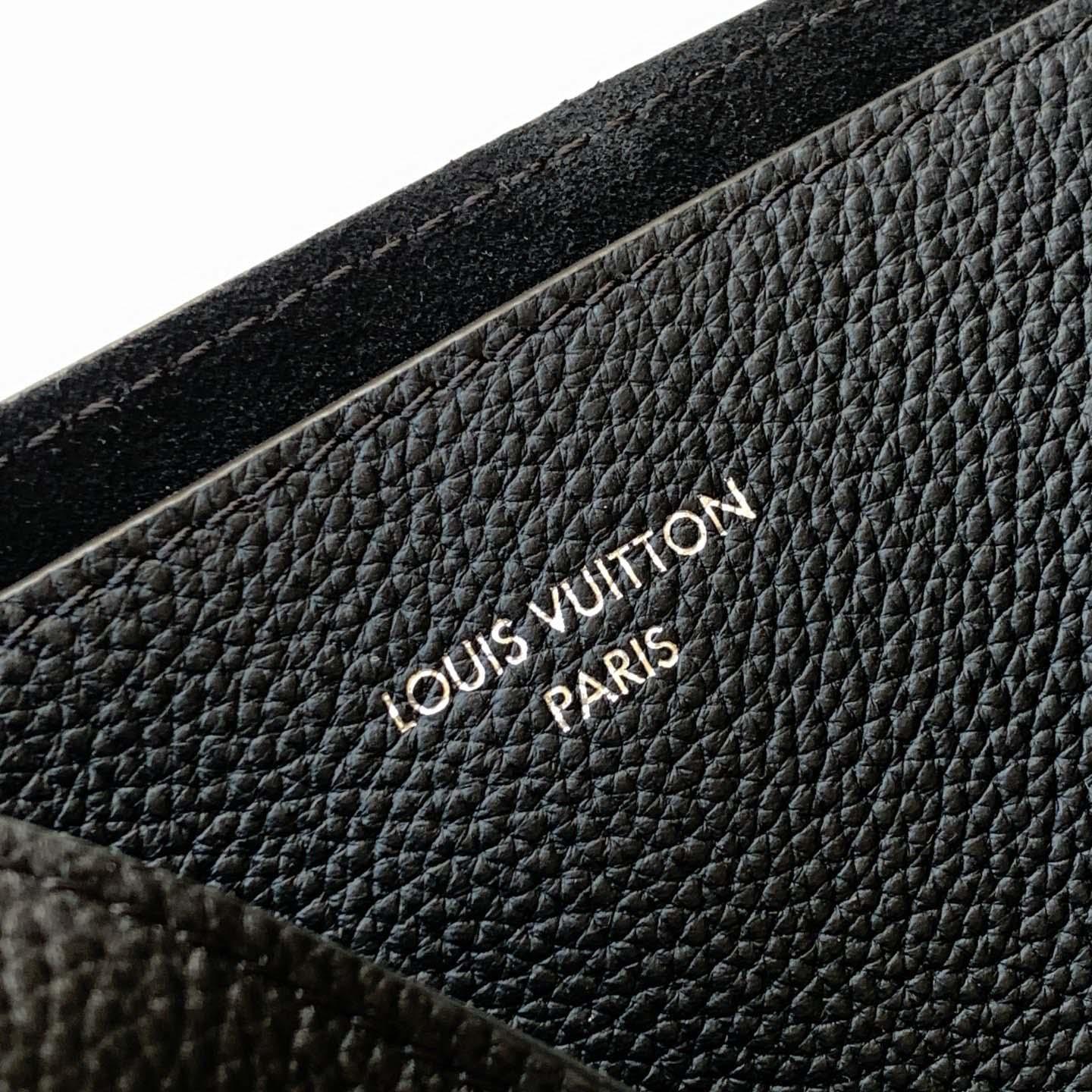 Louis Vuitton Verso Hobo H38      M27022 - DopestKickz