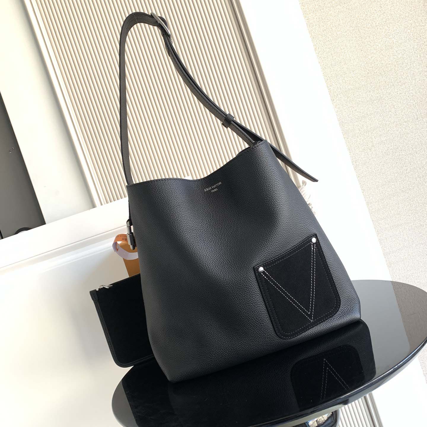 Louis Vuitton Verso Hobo H38      M27022 - DopestKickz