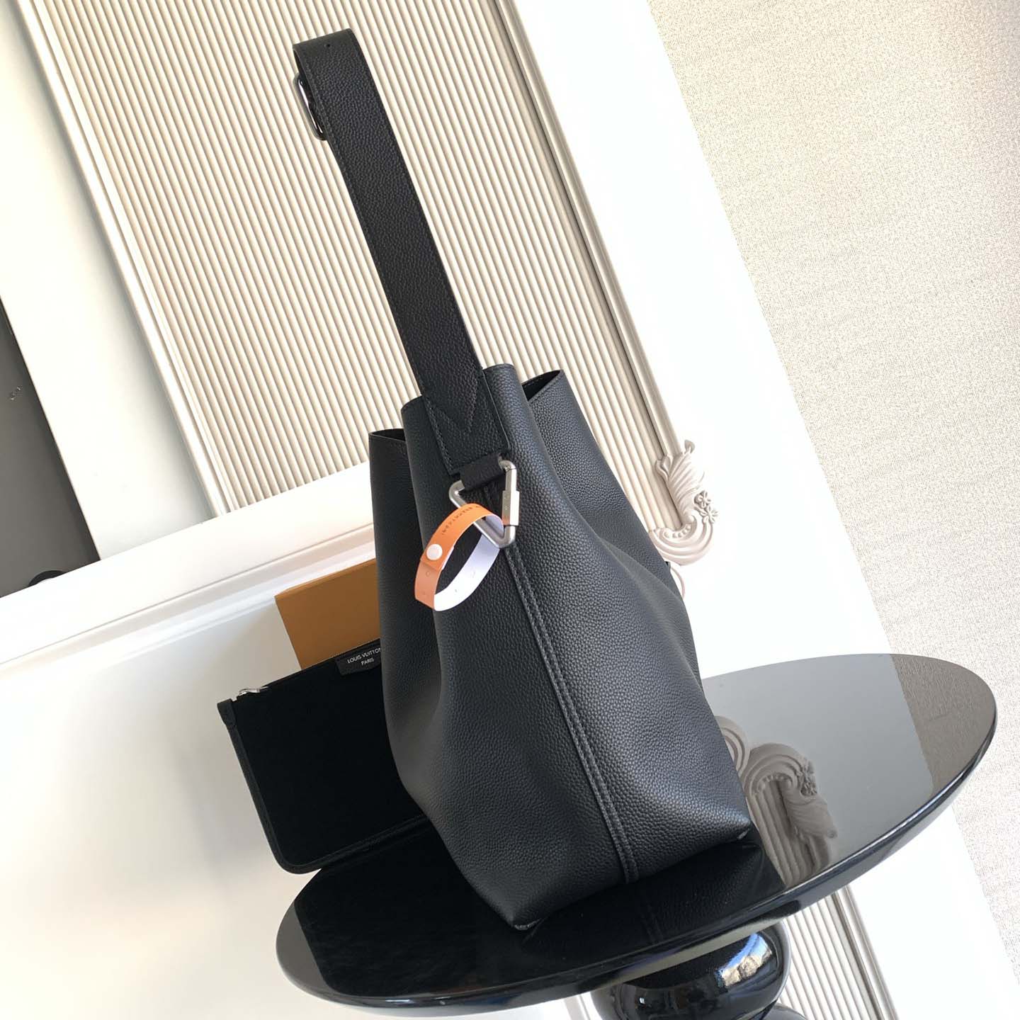 Louis Vuitton Verso Hobo H38      M27022 - DopestKickz