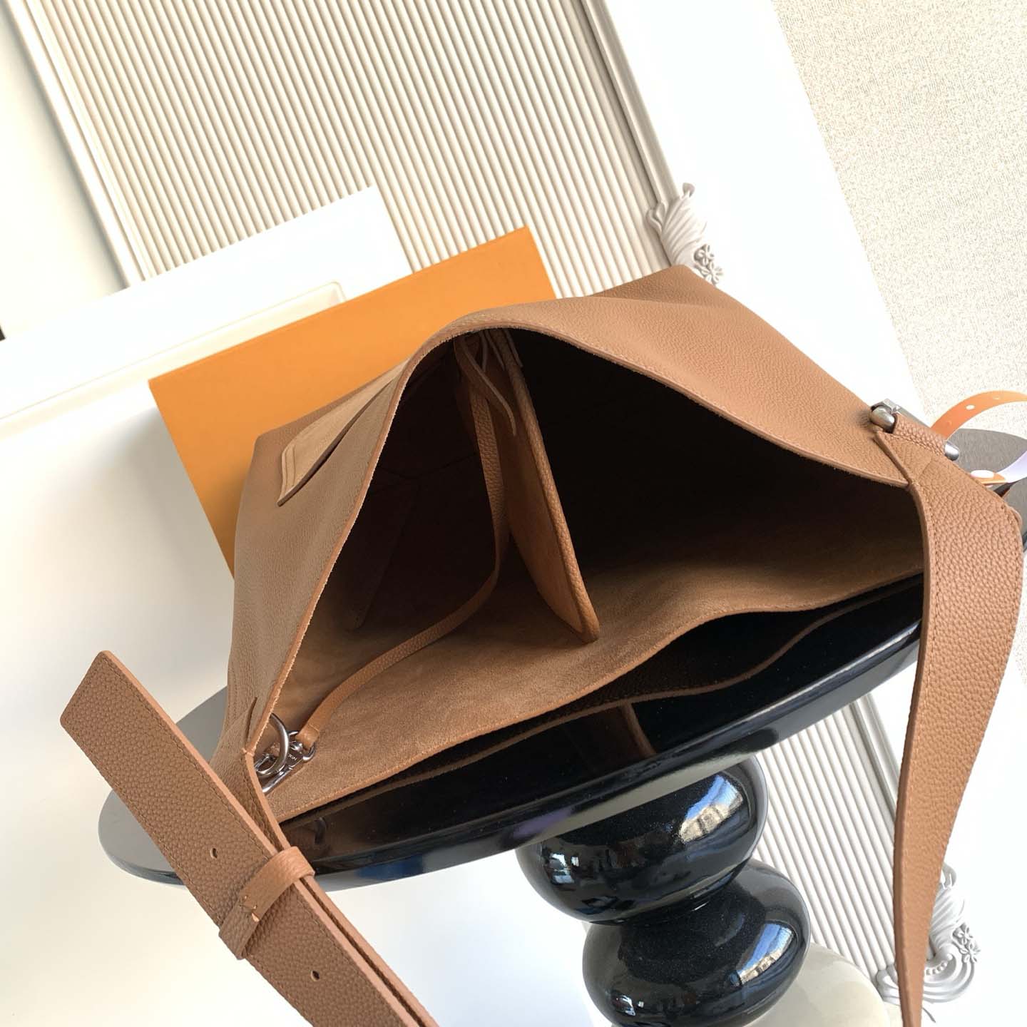 Louis Vuitton Verso Hobo H38      M26745 - DopestKickz
