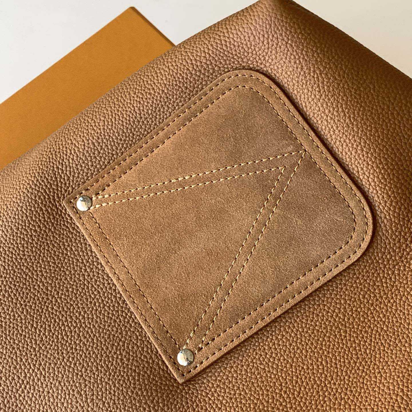 Louis Vuitton Verso Hobo H38      M26745 - DopestKickz