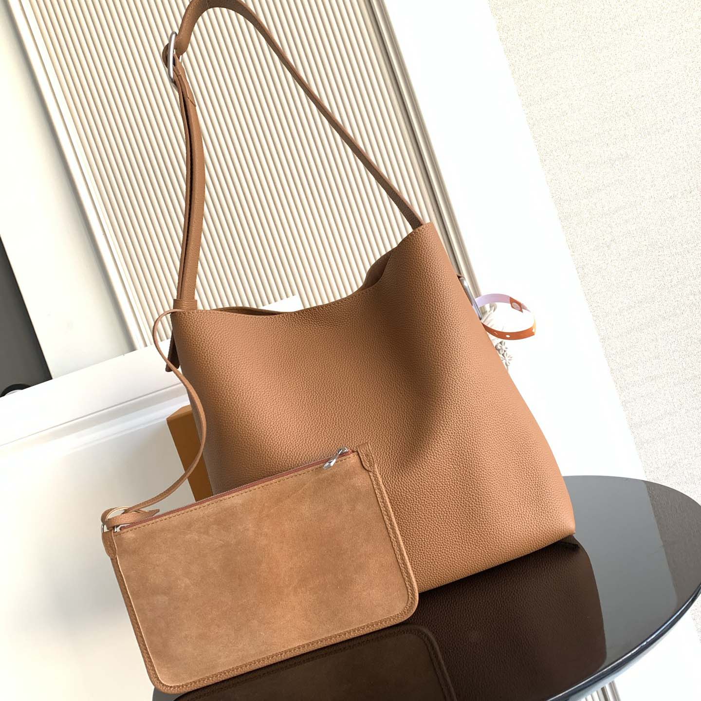 Louis Vuitton Verso Hobo H38      M26745 - DopestKickz