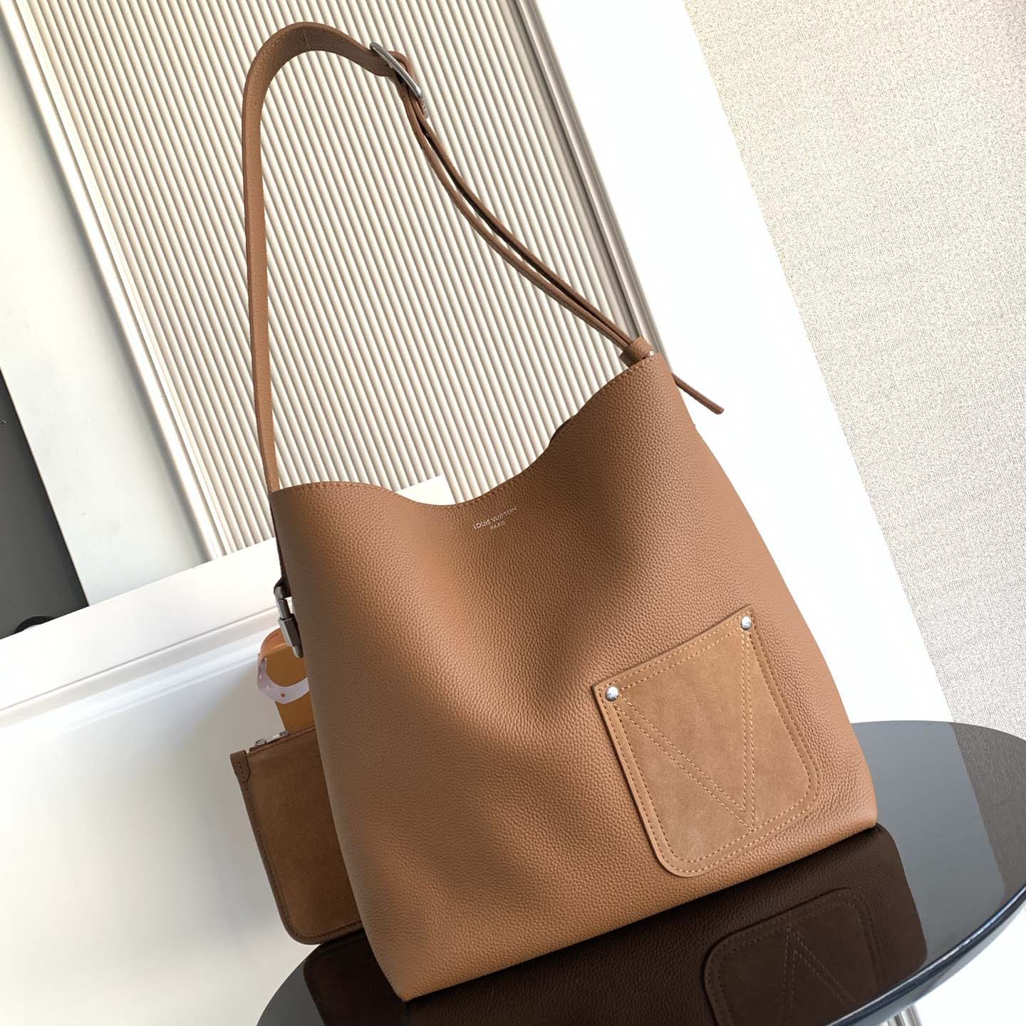 Louis Vuitton Verso Hobo H38      M26745 - DopestKickz