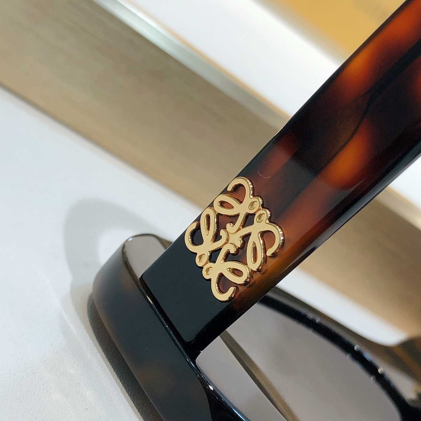 Loewe LW40181I Sunglasses  - DopestKickz