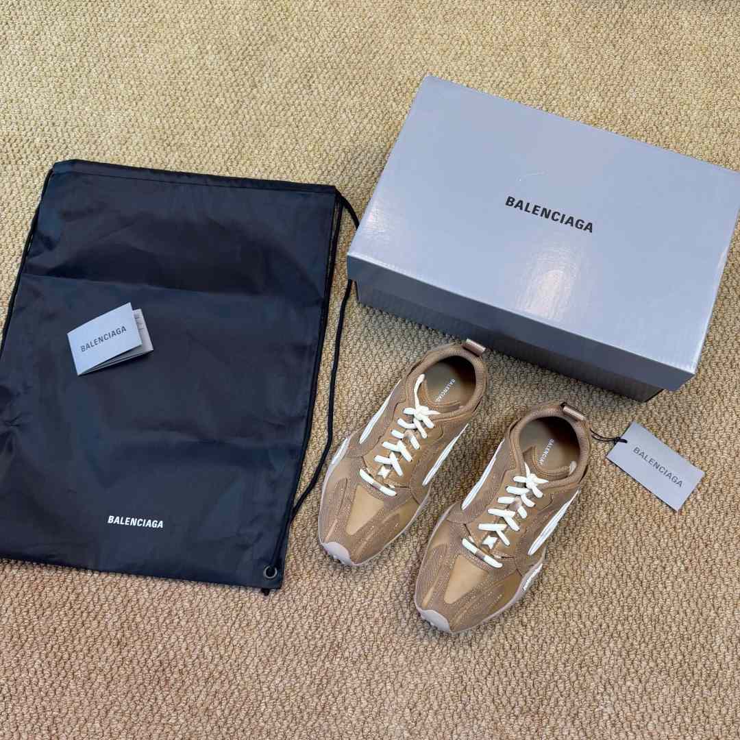 Balenciaga MONDAY ULTRA SNEAKER IN BEIGE/WHITE - DopestKickz
