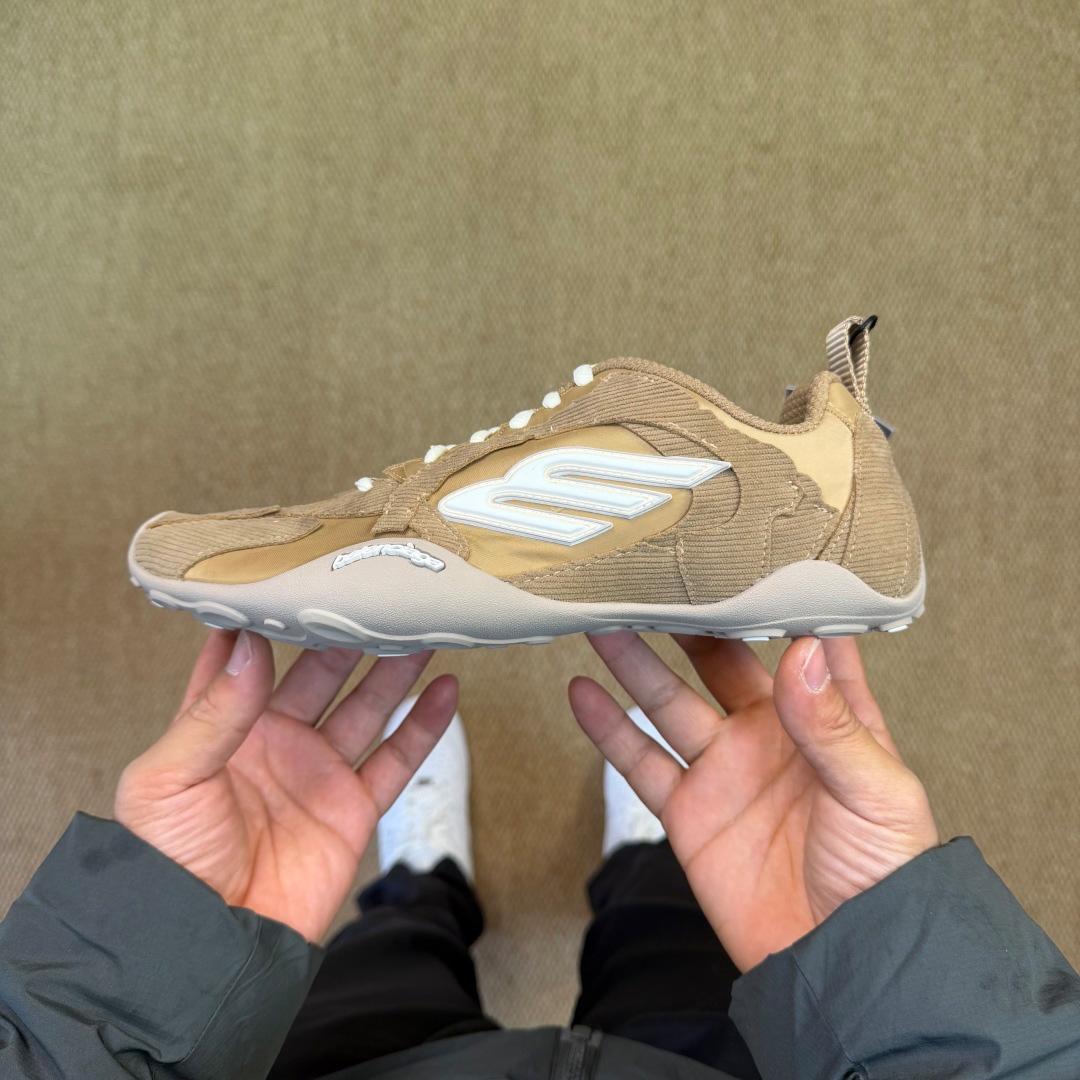 Balenciaga MONDAY ULTRA SNEAKER IN BEIGE/WHITE - DopestKickz
