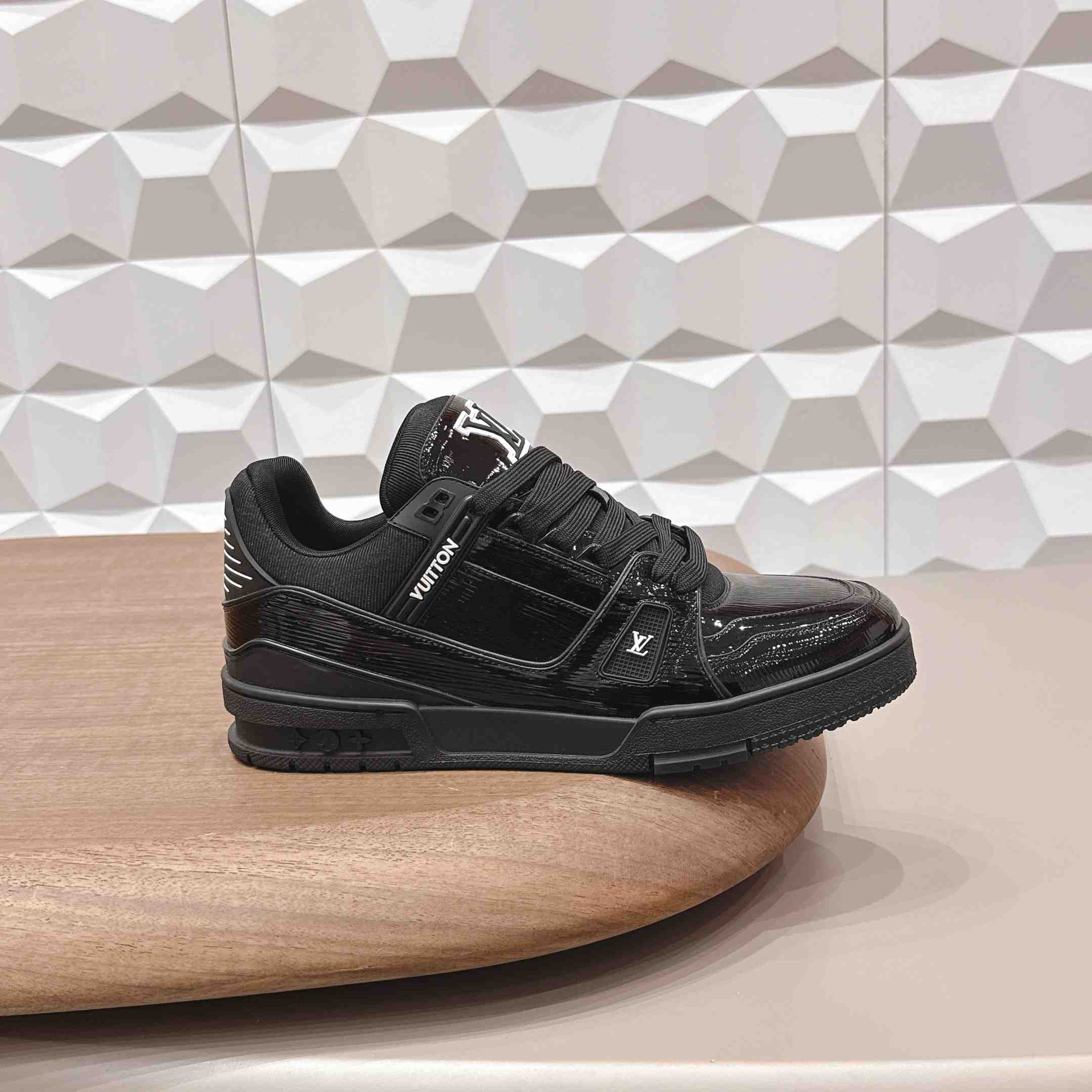 Louis Vuitton Trainer Sneaker 1AJ027 - DopestKickz