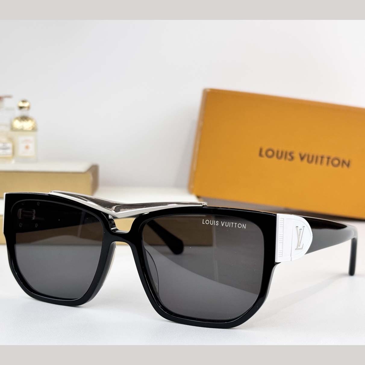 Louis Vuitton  LV Flight Square Sunglasses   Z2723U - DopestKickz