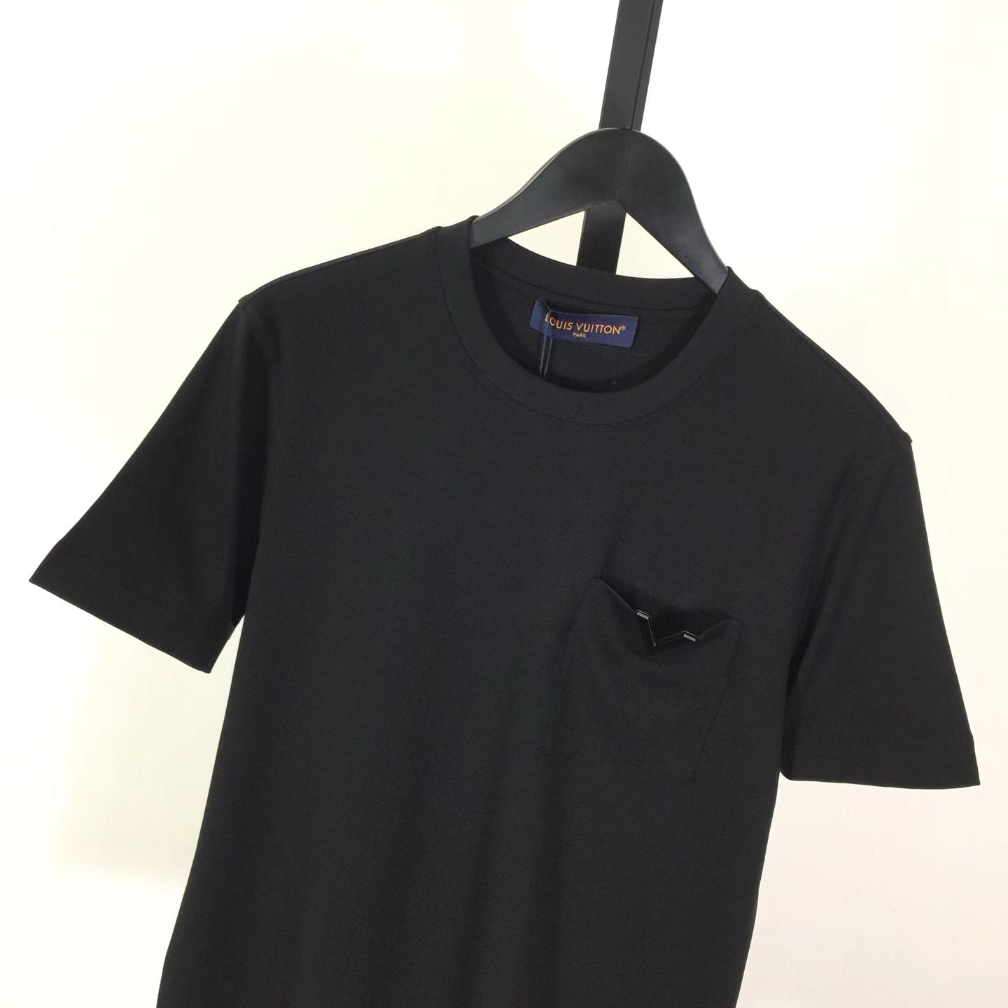 Louis Vuitton V Pocket Logo T-shirt - DopestKickz