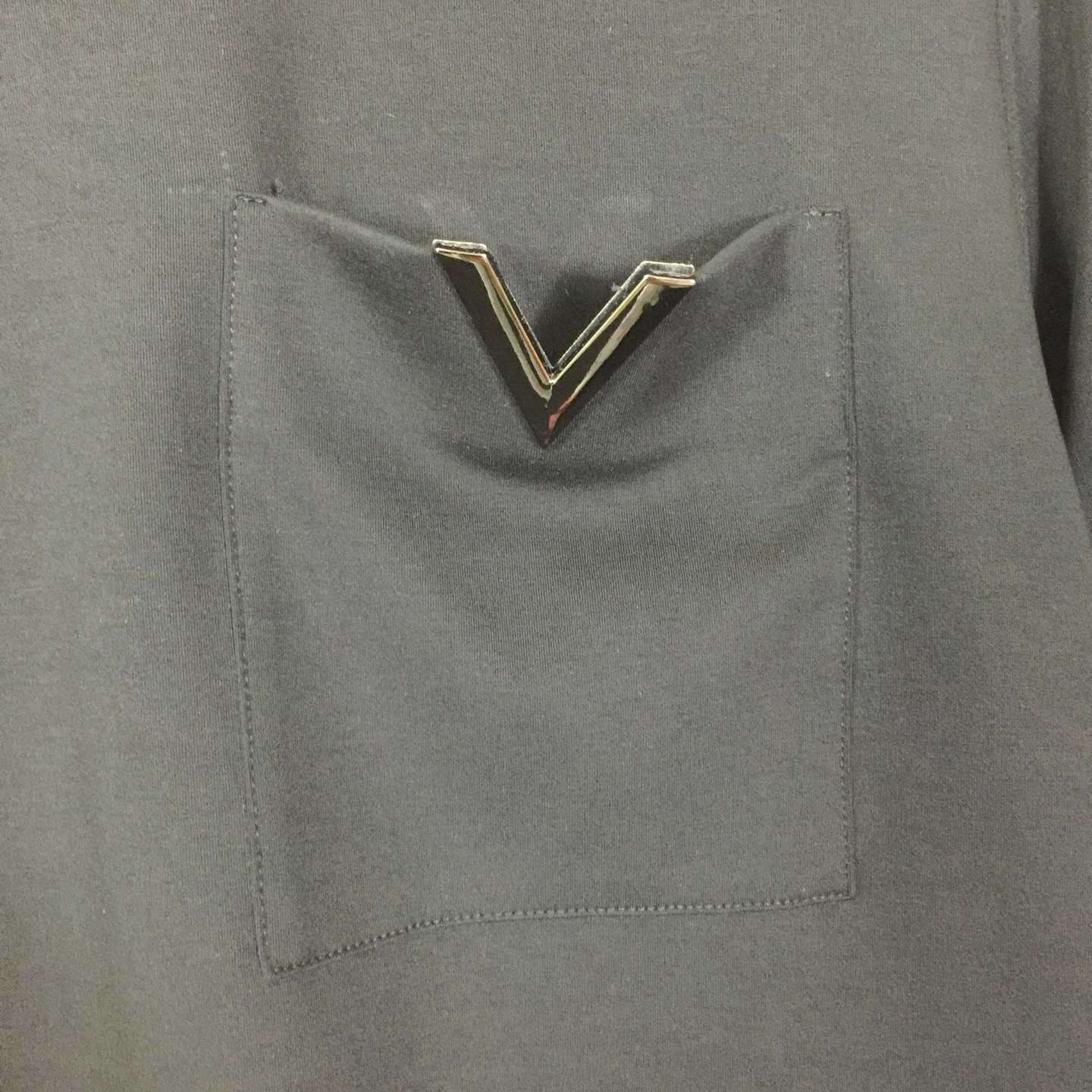 Louis Vuitton V Pocket Logo T-shirt - DopestKickz