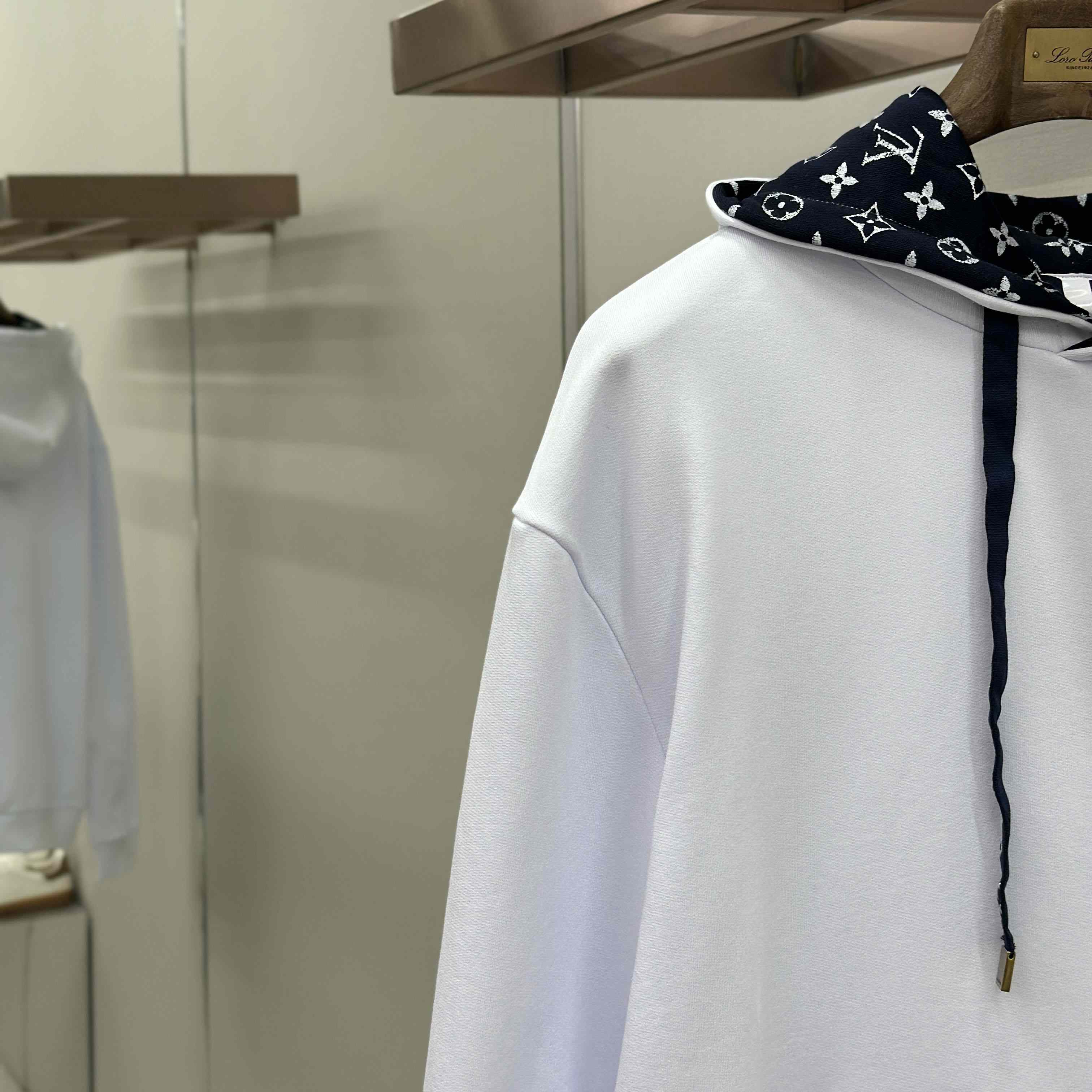 Louis Vuitton Cotton Hoodie 1AHUGK - DopestKickz