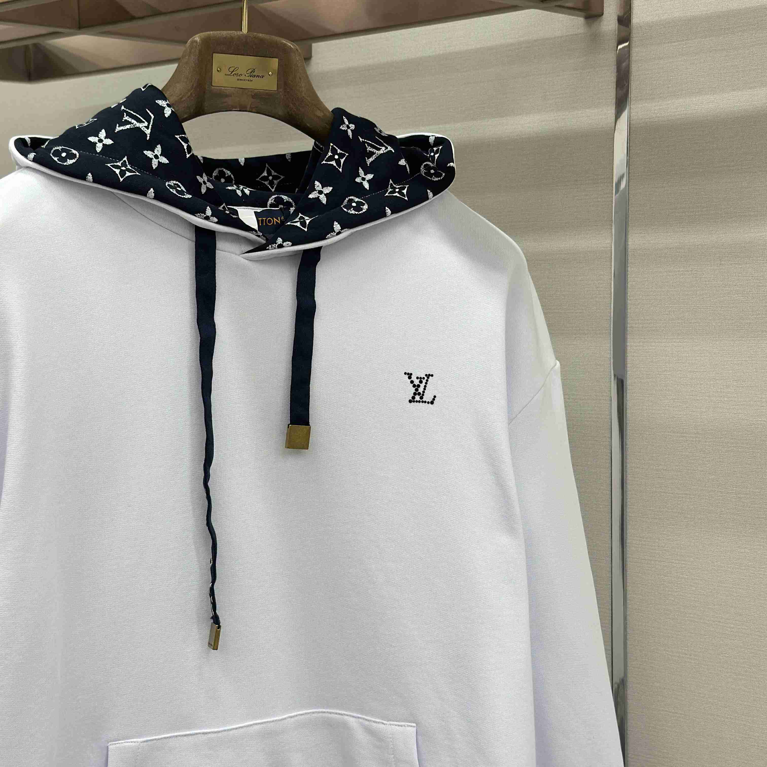 Louis Vuitton Cotton Hoodie 1AHUGK - DopestKickz