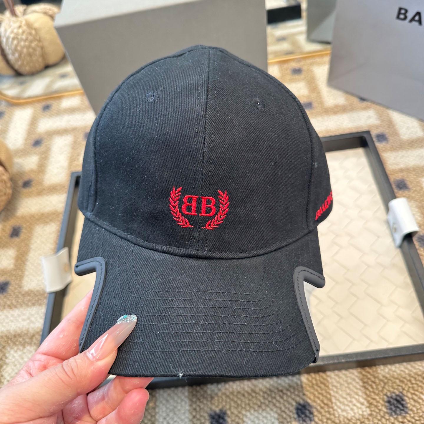 Balenciaga Laurel Classic Cap in Faded Black/red - DopestKickz