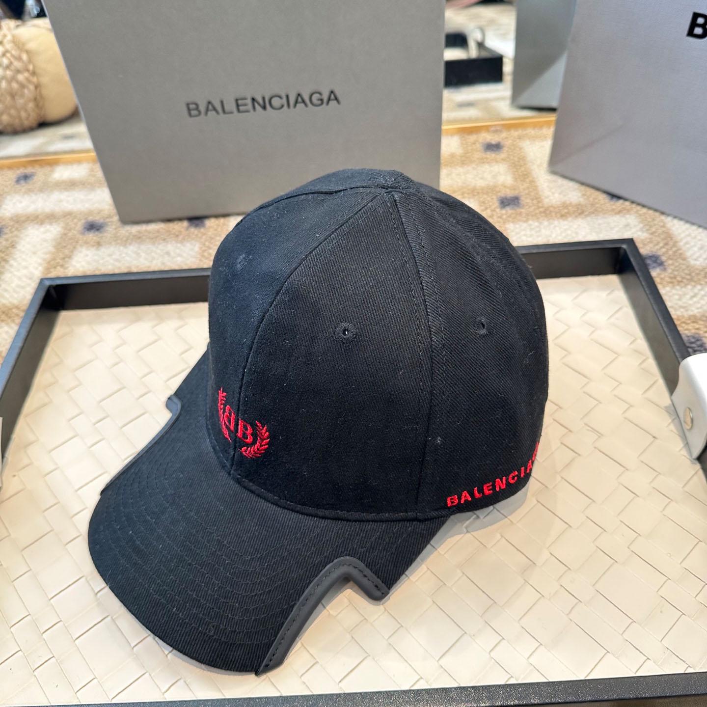 Balenciaga Laurel Classic Cap in Faded Black/red - DopestKickz