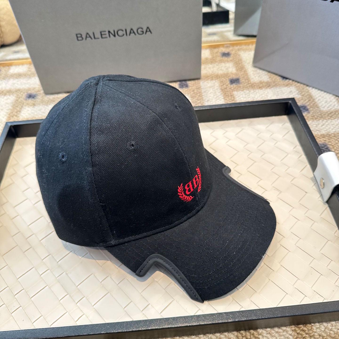 Balenciaga Laurel Classic Cap in Faded Black/red - DopestKickz