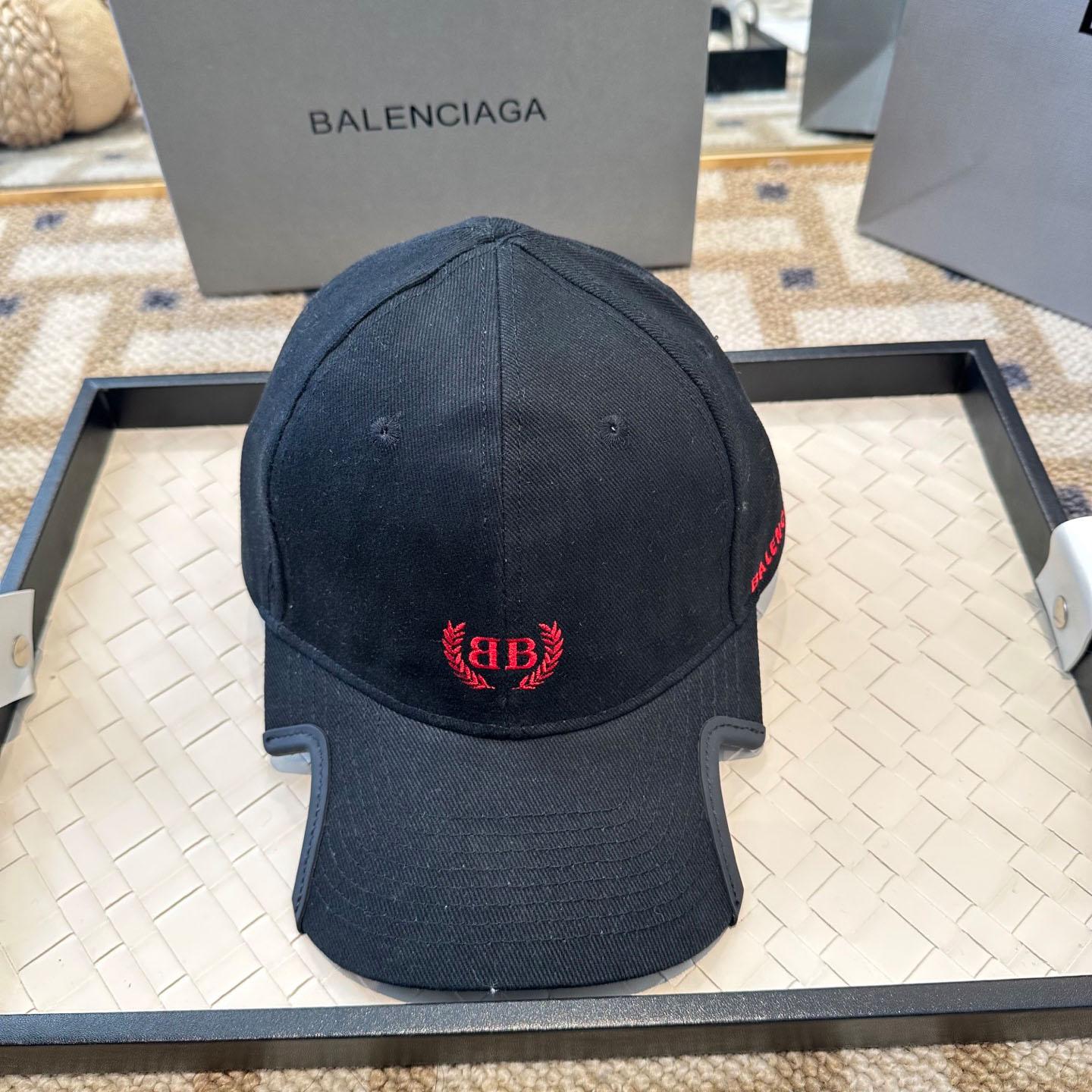 Balenciaga Laurel Classic Cap in Faded Black/red - DopestKickz