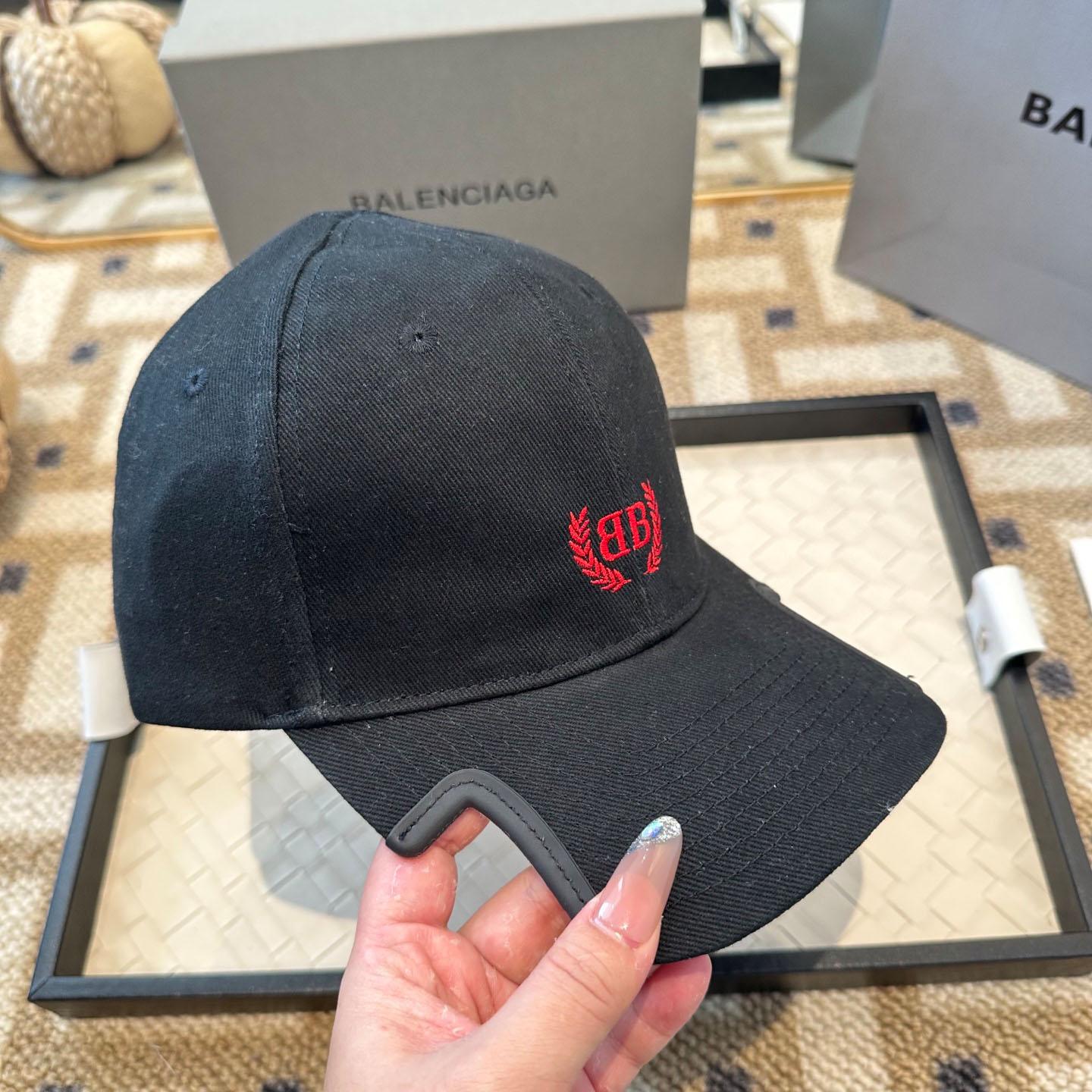 Balenciaga Laurel Classic Cap in Faded Black/red - DopestKickz