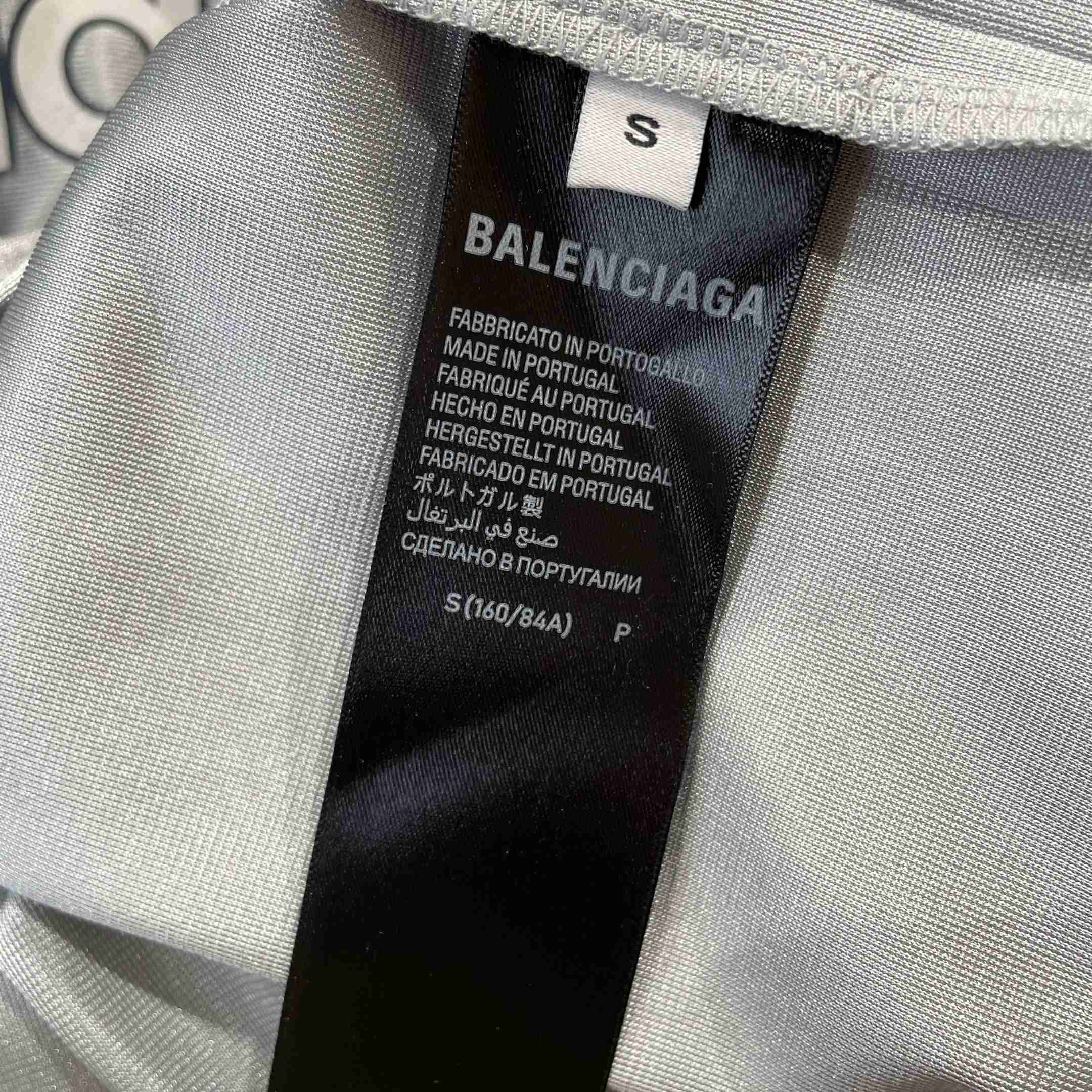 Balenciaga 3b Football V-neck T-shirt Oversized in Grey - DopestKickz
