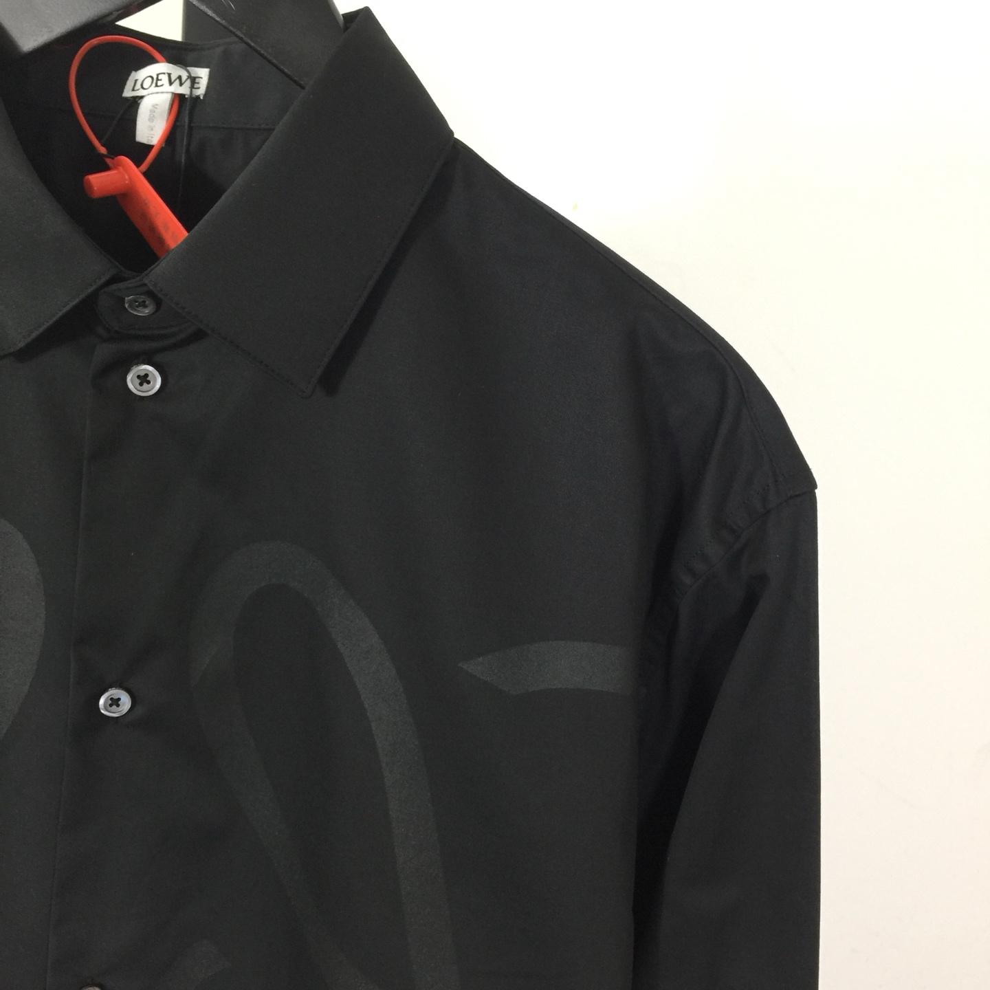 Loewe Embossed Logo Shirt - black - DopestKickz