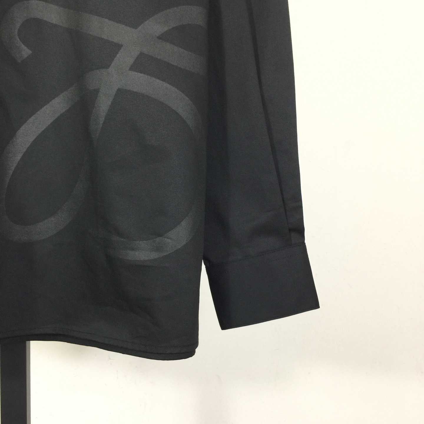 Loewe Embossed Logo Shirt - black - DopestKickz