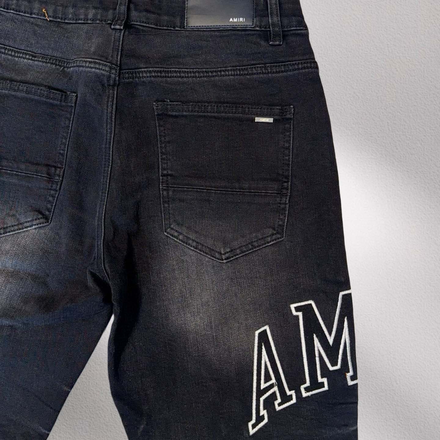 Amiri Shorts    20280 - DopestKickz