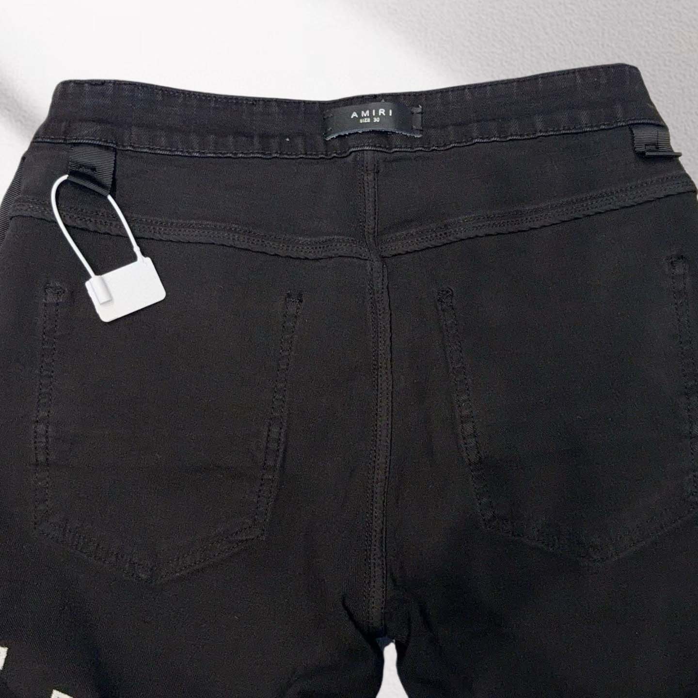 Amiri Shorts    20280 - DopestKickz