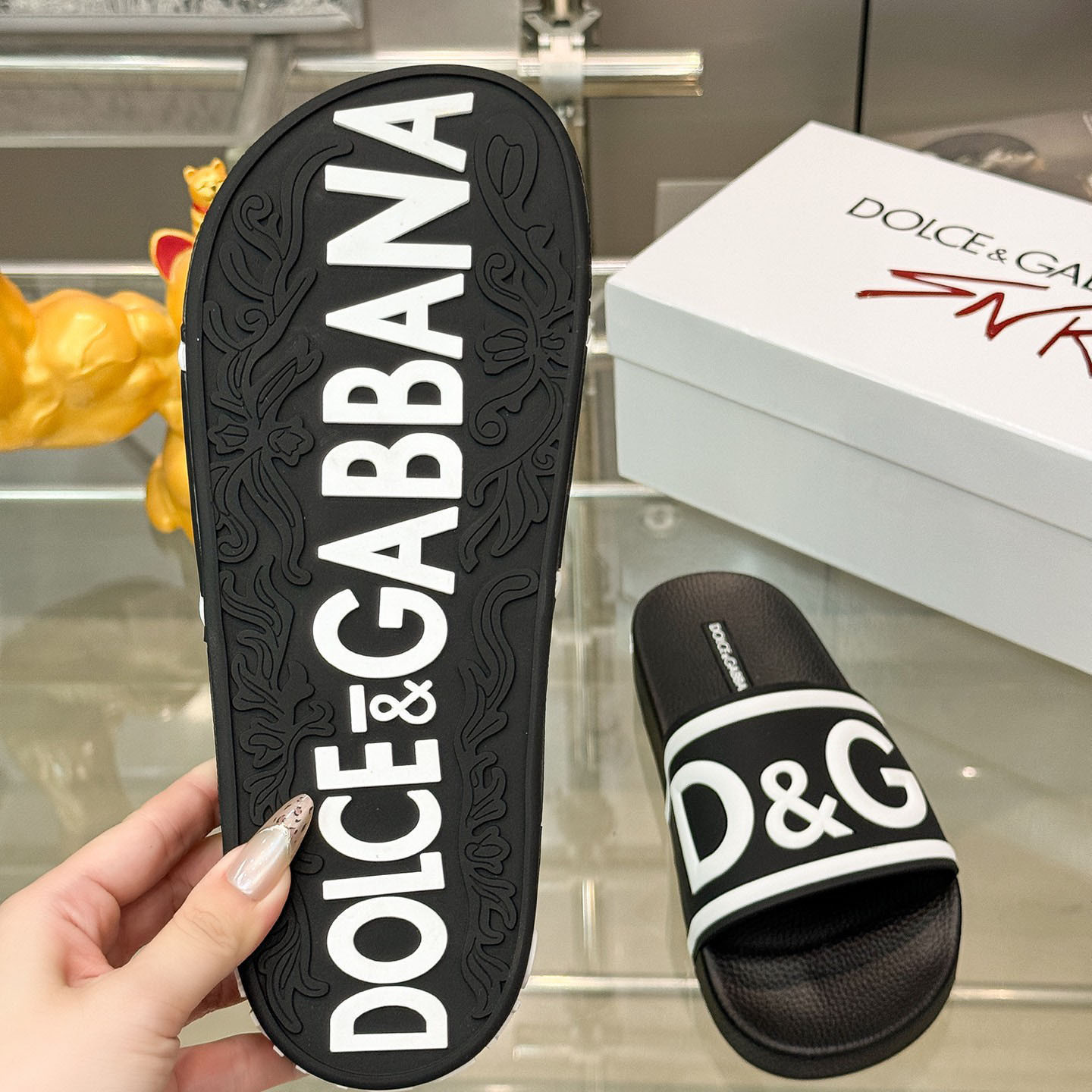 Dolce & Gabbana Rubber Beachwear Sliders With DG Logo - DopestKickz