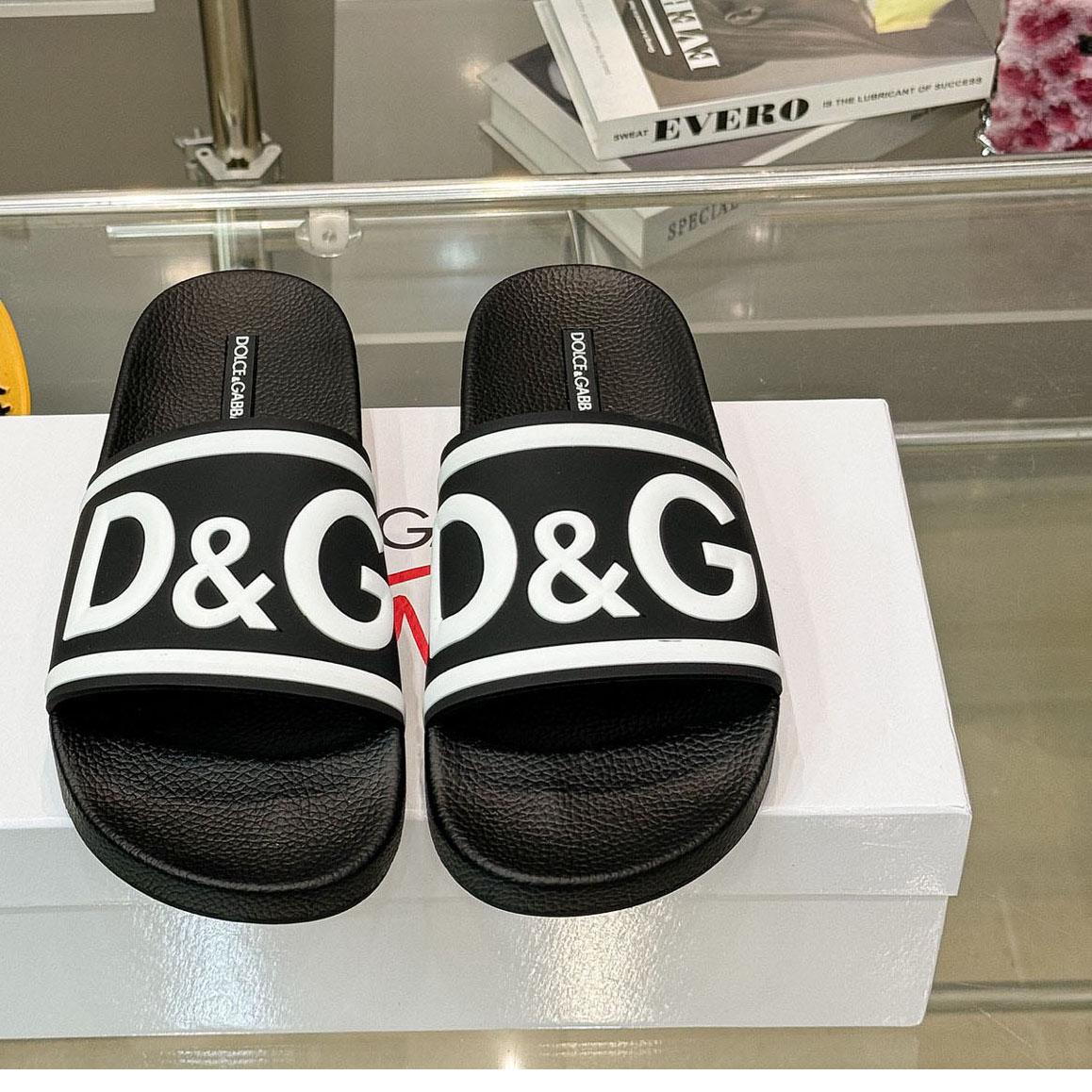 Dolce & Gabbana Rubber Beachwear Sliders With DG Logo - DopestKickz