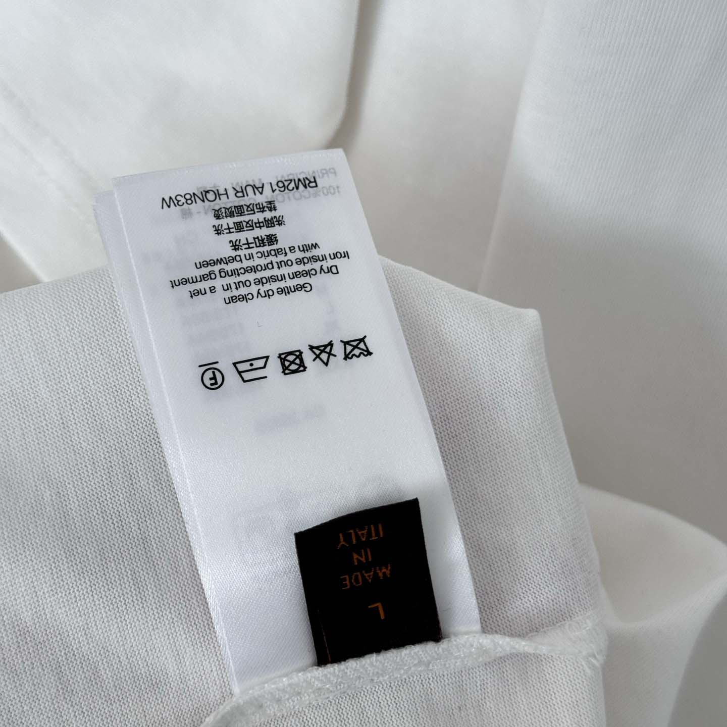 Louis Vuitton Printed Signature T-Shirt     1AJRDA - DopestKickz